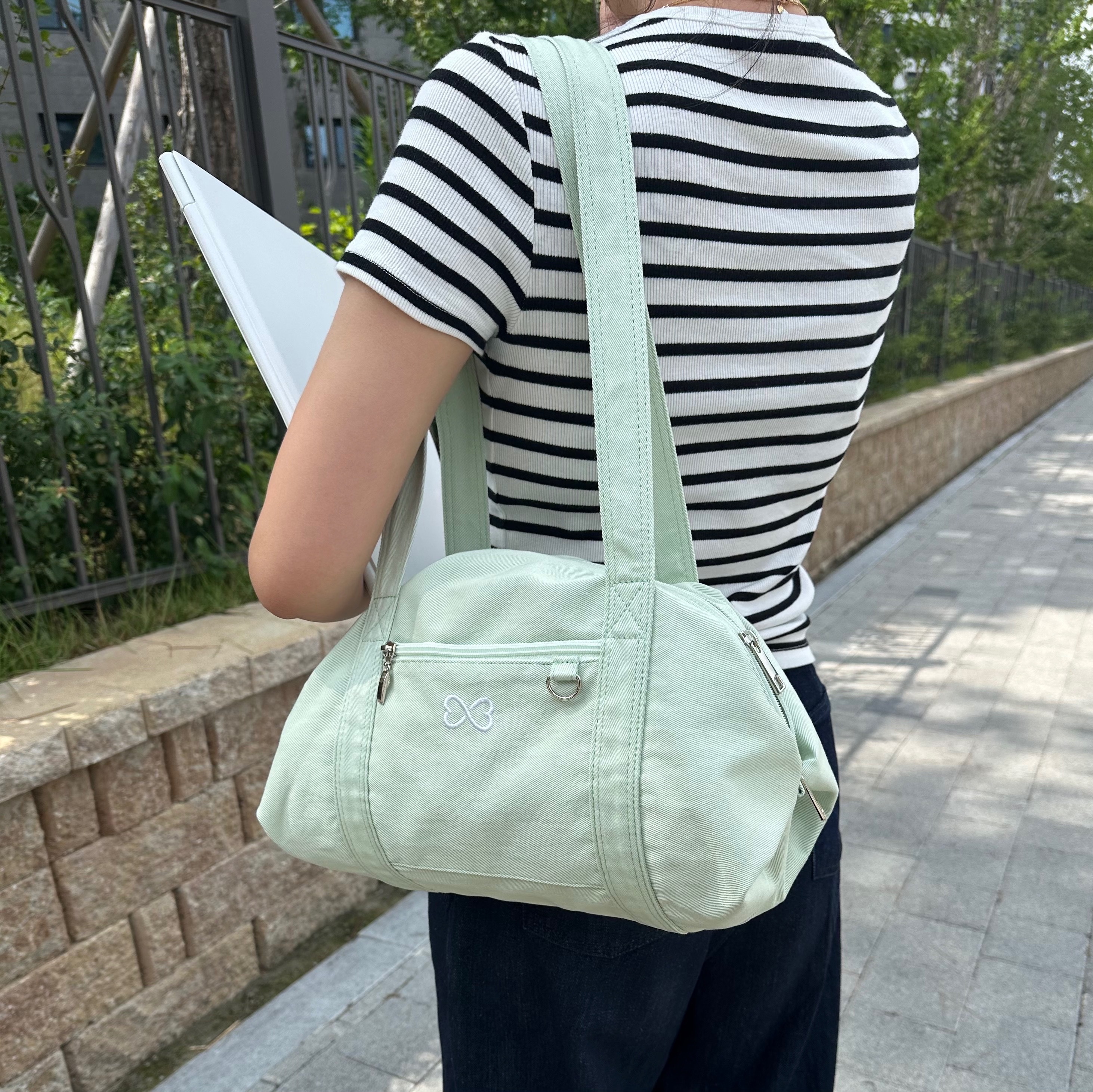 Isummerly Eternal Love Bag Green 착용 스타일 - 2