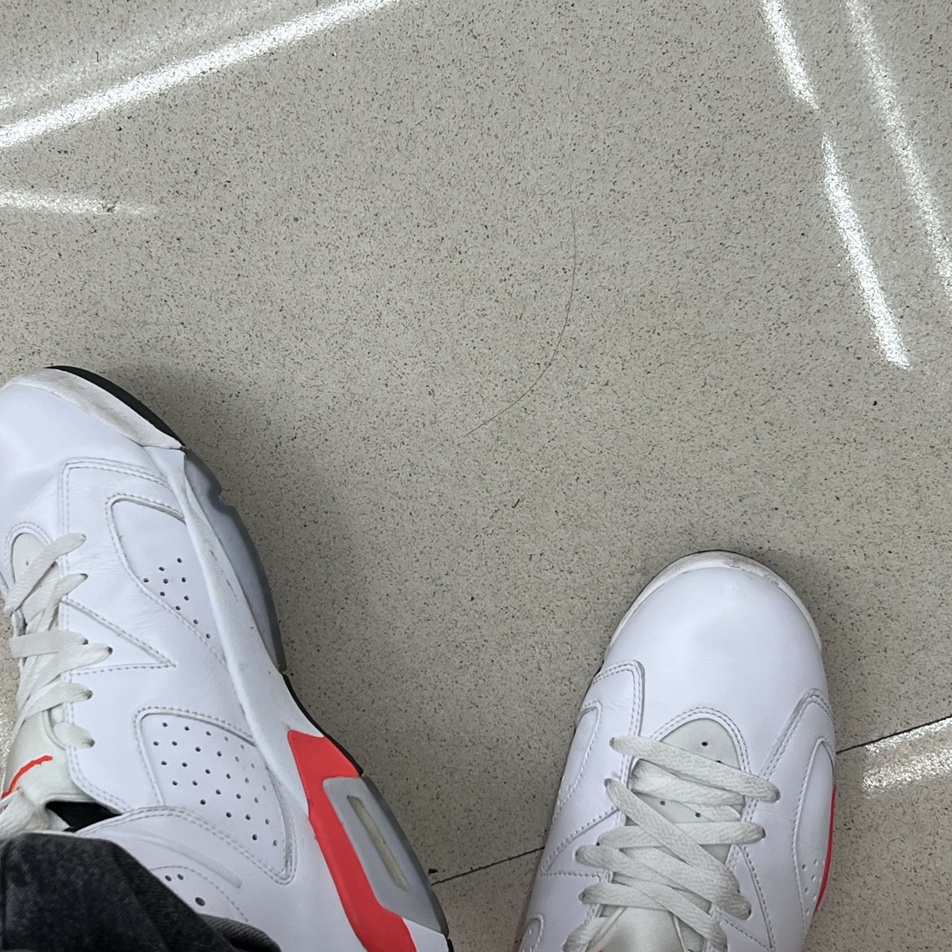 Jordan 6 Retro Infrared White 2014 착용 스타일 - 2