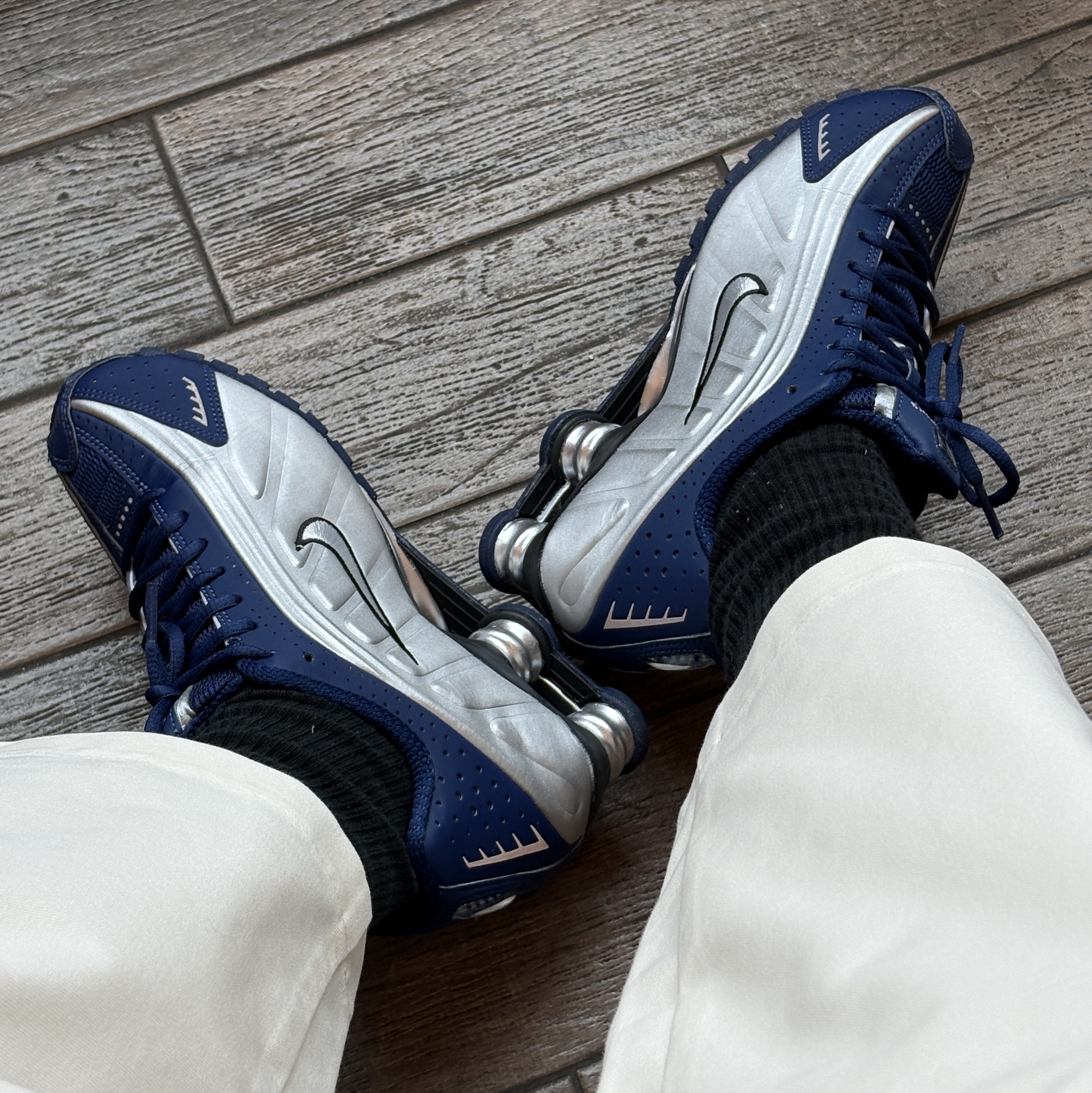 (W) Nike Shox R4 Blue Void Metallic Silver 착용 스타일