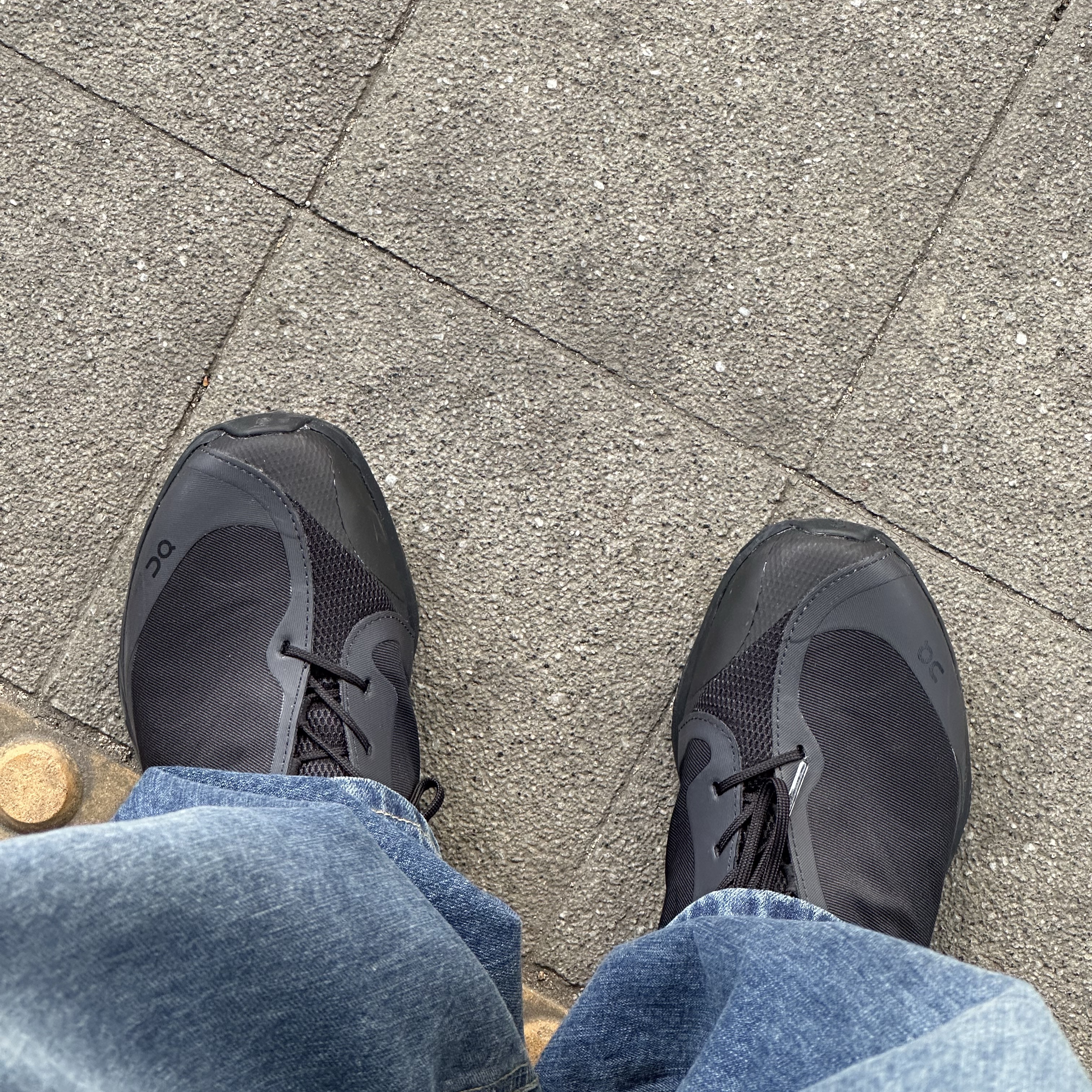 On Running x Post Archive Faction (Paf) Cloudventure Peak All Black 착용 스타일