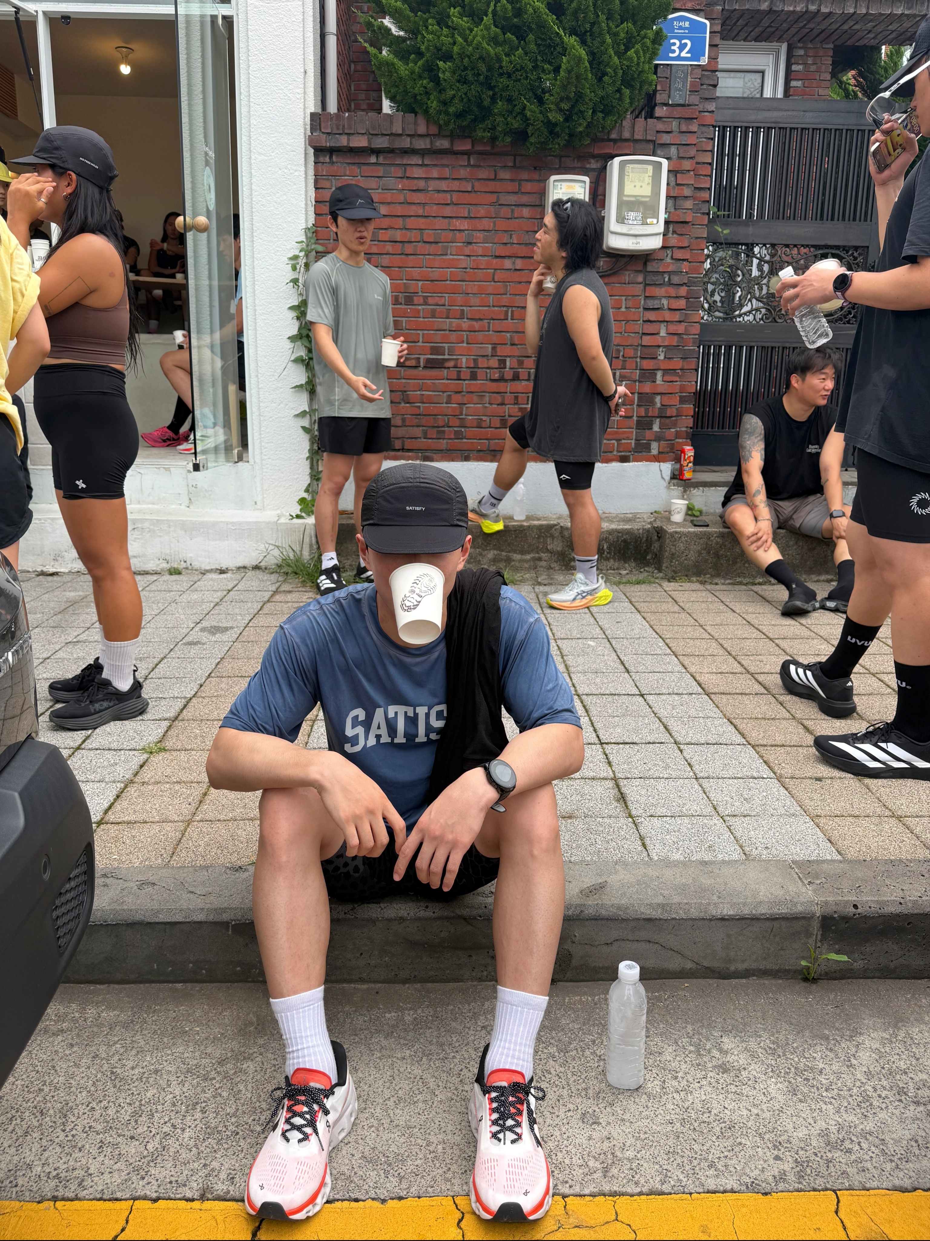 Satisfy Auralite T-Shirt Pigment Indigo, Satisfy Re-Possessed Rippy Trail Cap Black 착용 스타일