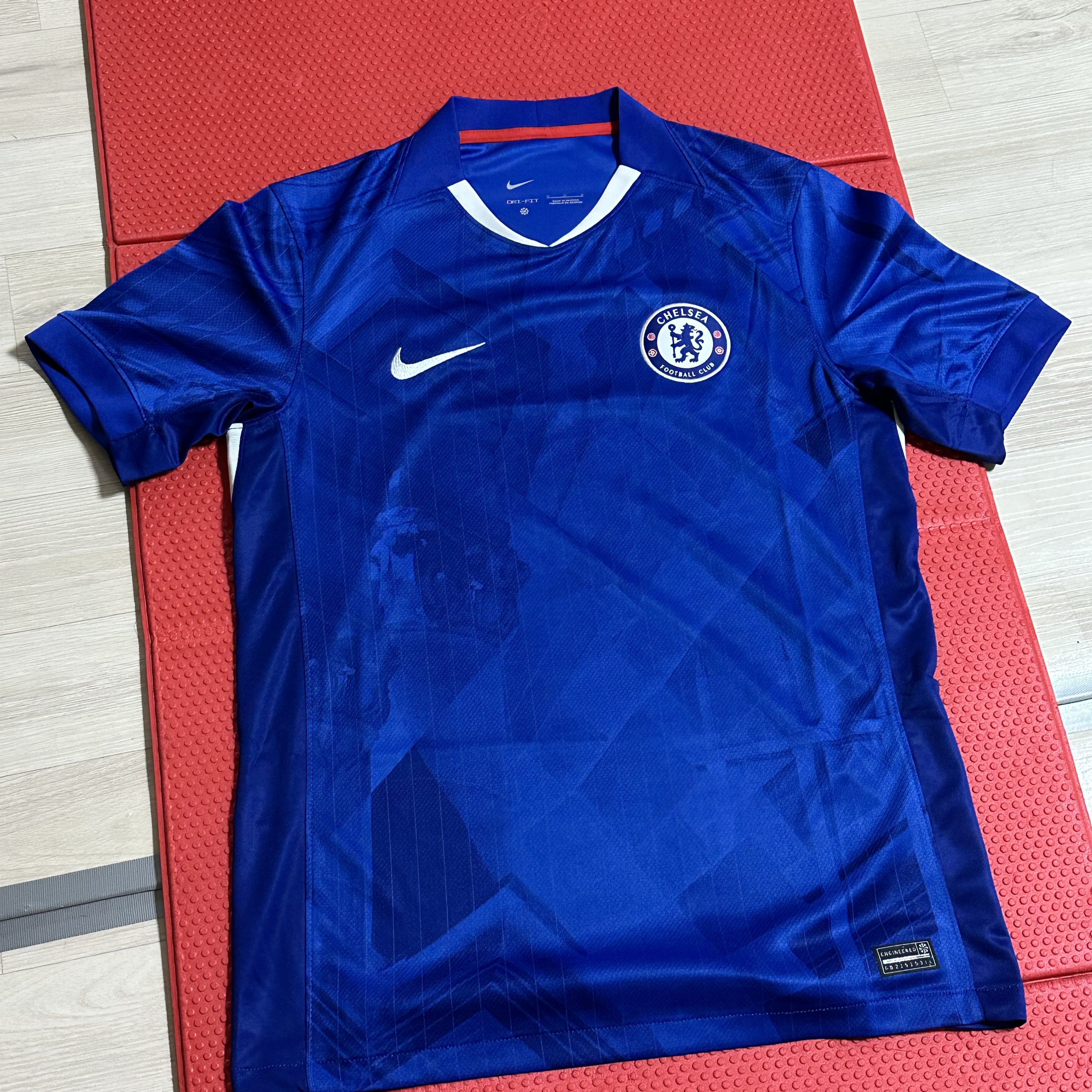 Nike Chelsea FC 2025/26 Stadium Home Dri-Fit Soccer Replica Jersey Rush Blue White (Non Marking Ver.) 착용 스타일