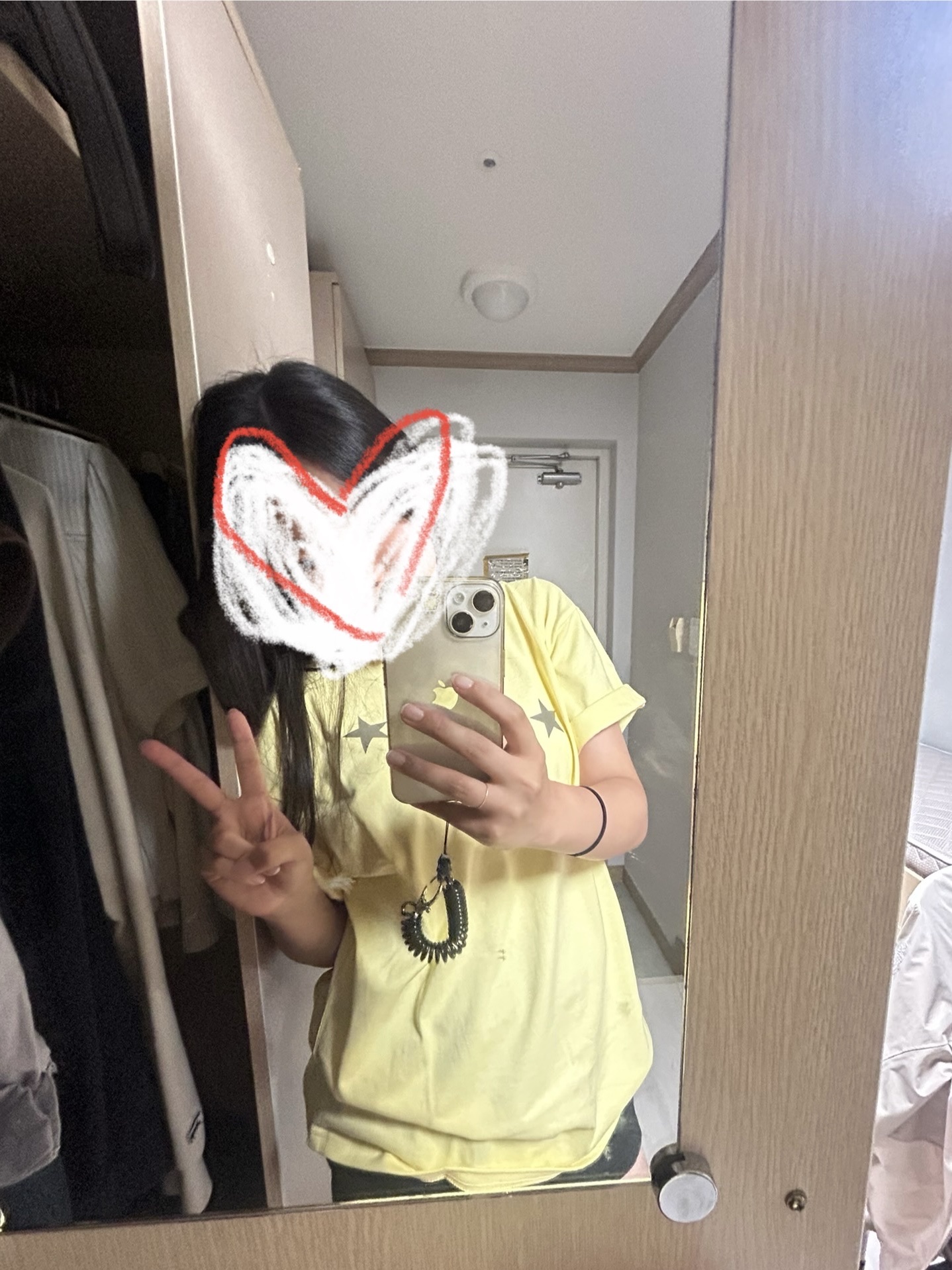 Thevinylhouse Star T-Shirt Yellow 착용 스타일