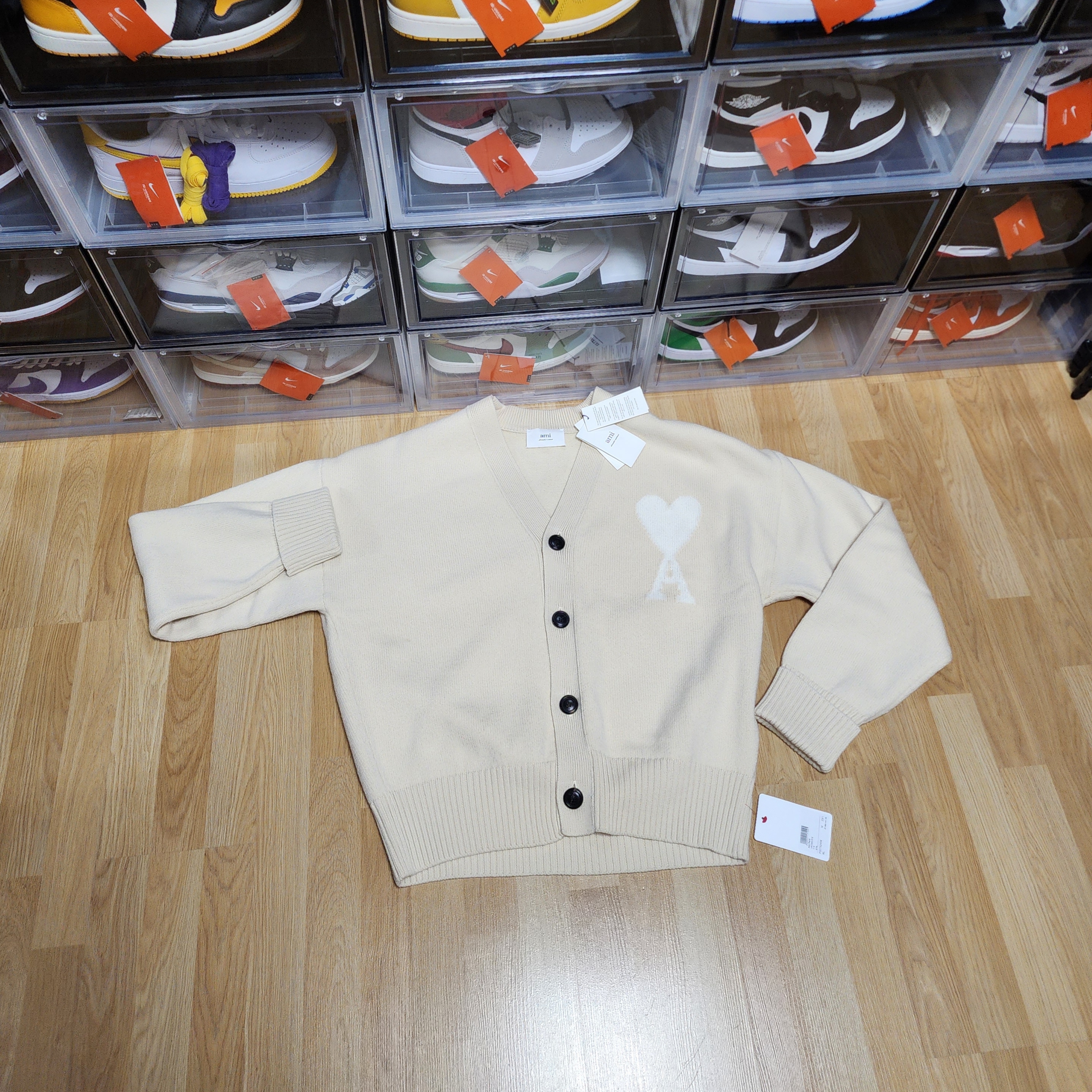 AMI de Coeur Oversize Intarsia Cardigan Vanilla White 착용 스타일