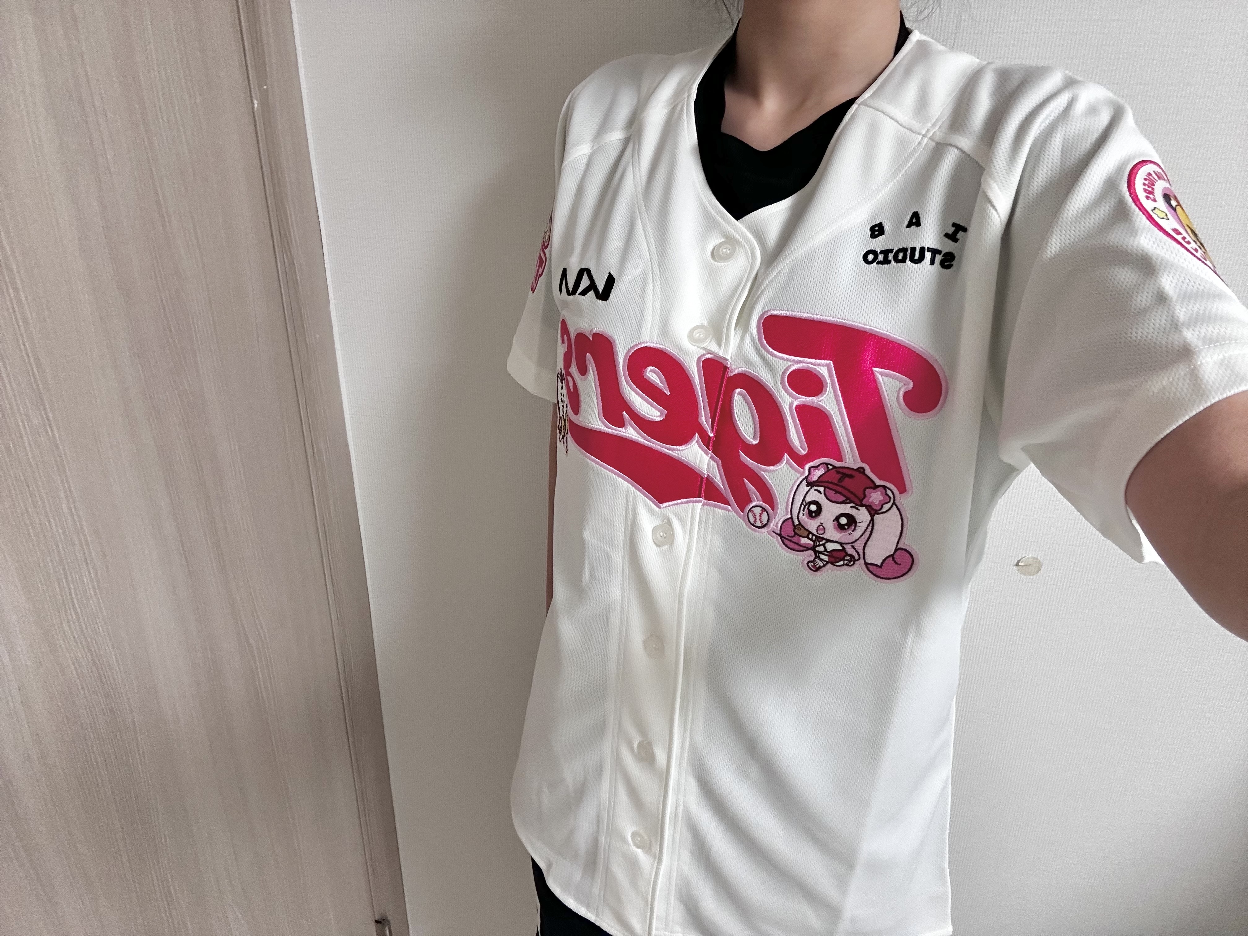 Kia Tigers x Catch! Teenieping x IAB Studio Replica Teenieping Uniform Ivory (Non Marking Ver.) 착용 스타일