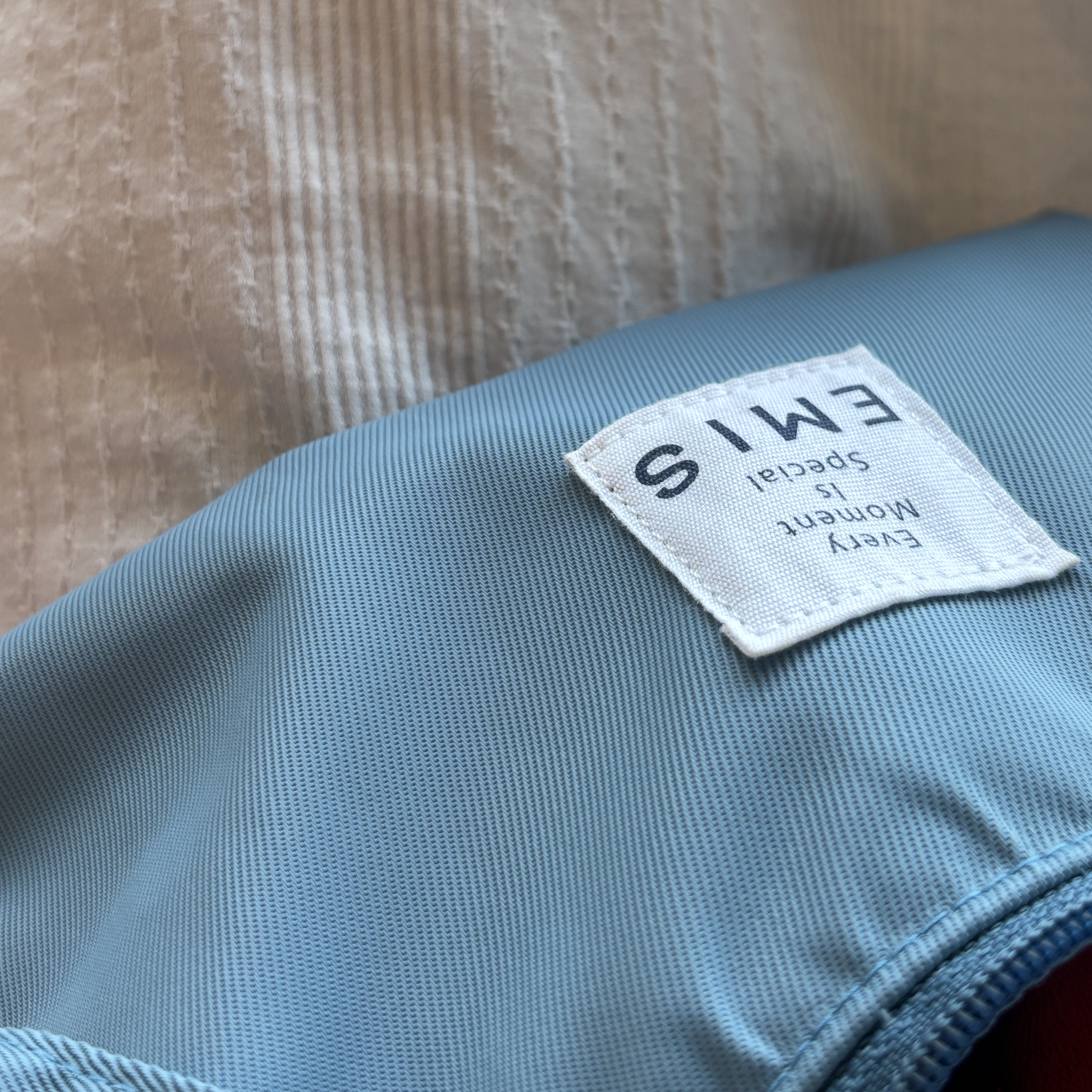 Emis Emis Hobo Bag Blue 착용 스타일
