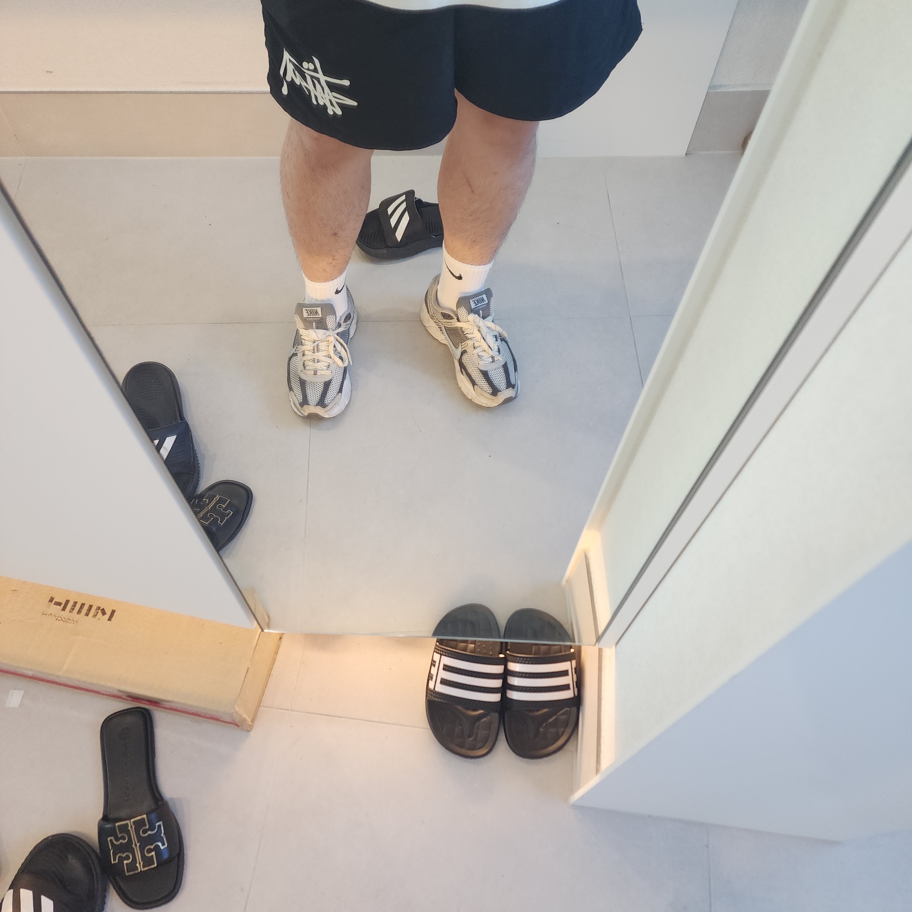 Stussy Big Basic Water Shorts Black 착용 스타일