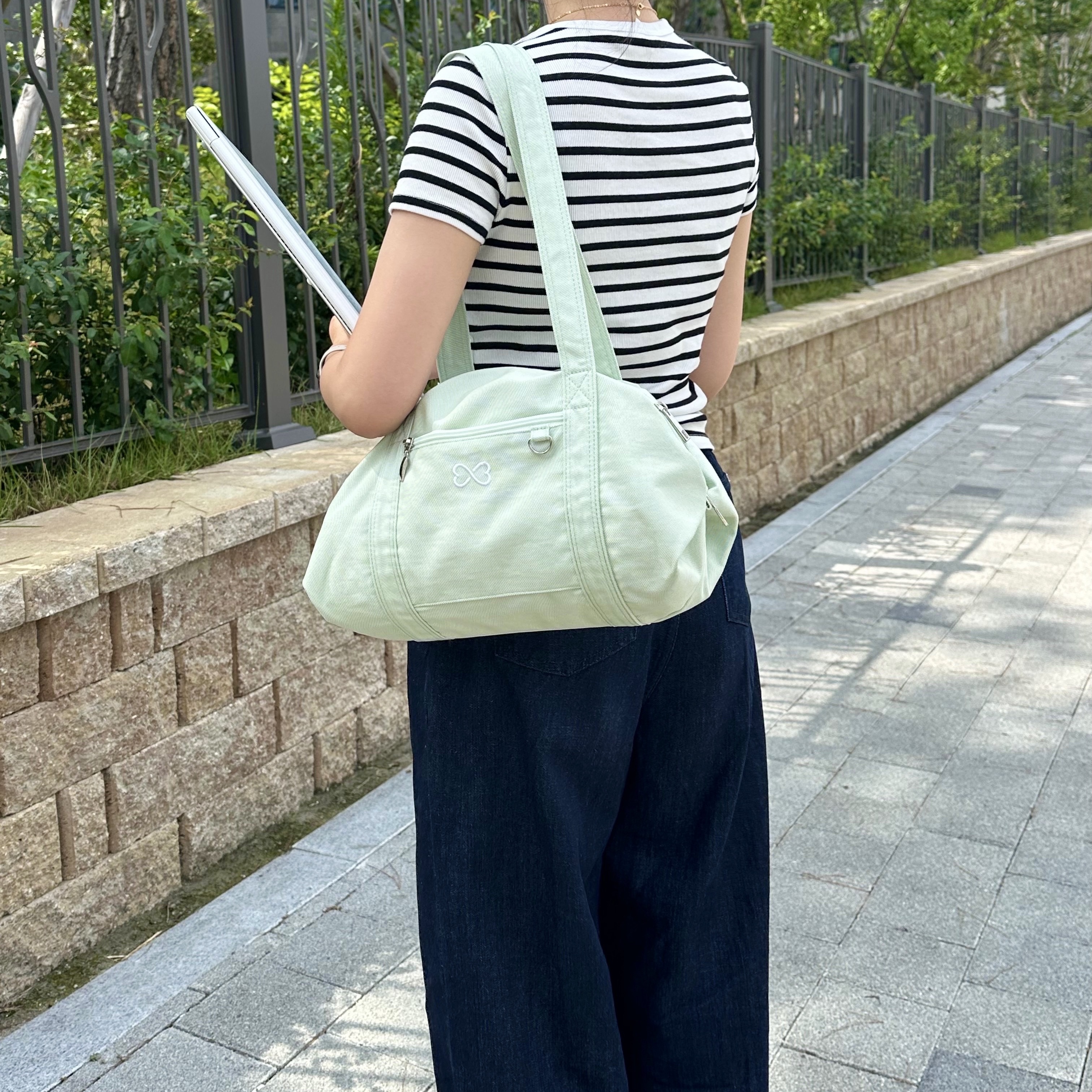 Isummerly Eternal Love Bag Green 착용 스타일 - 1