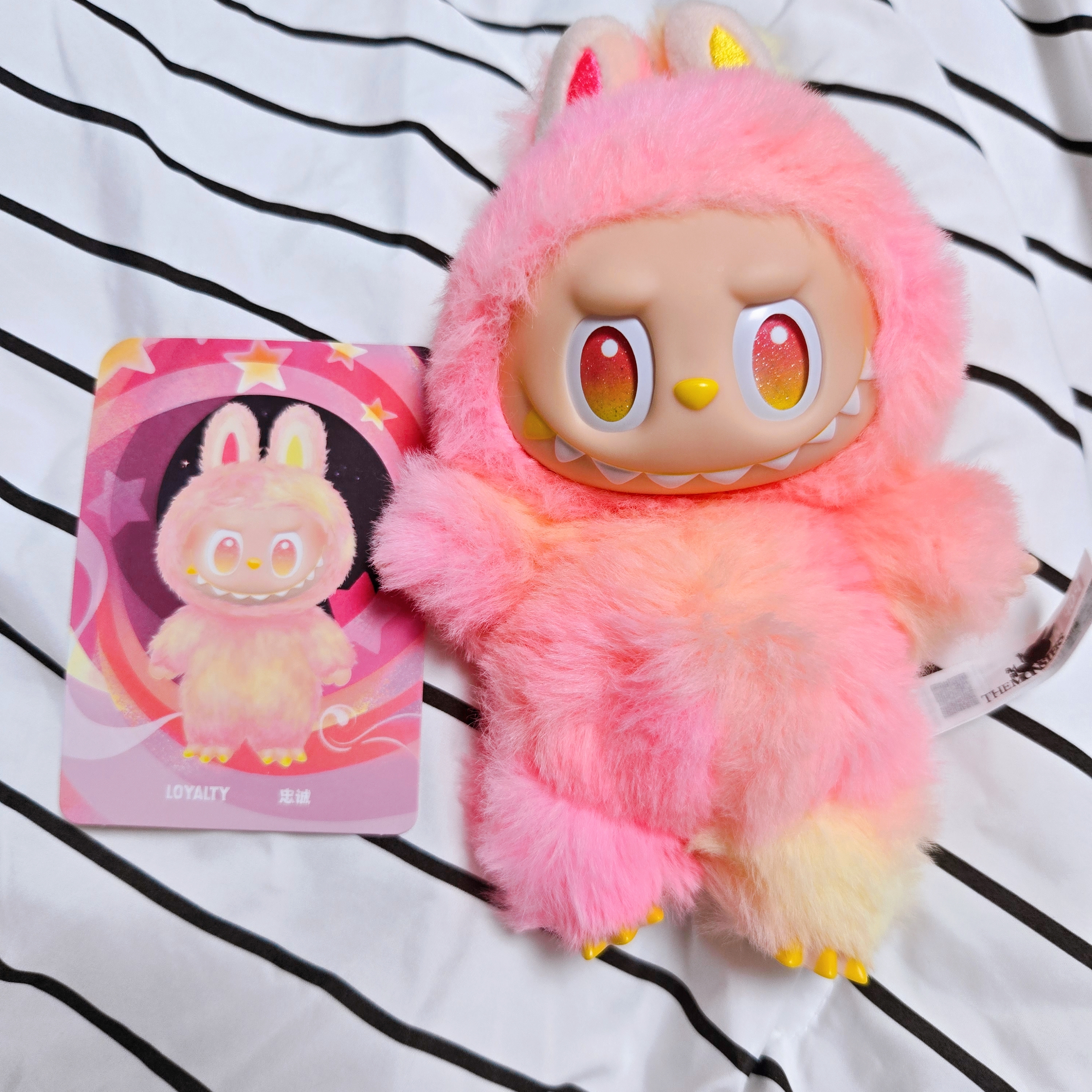 Pop Mart Labubu The Monsters Highlight Series Sealed Case (1 Blind Box) 착용 스타일 - 1