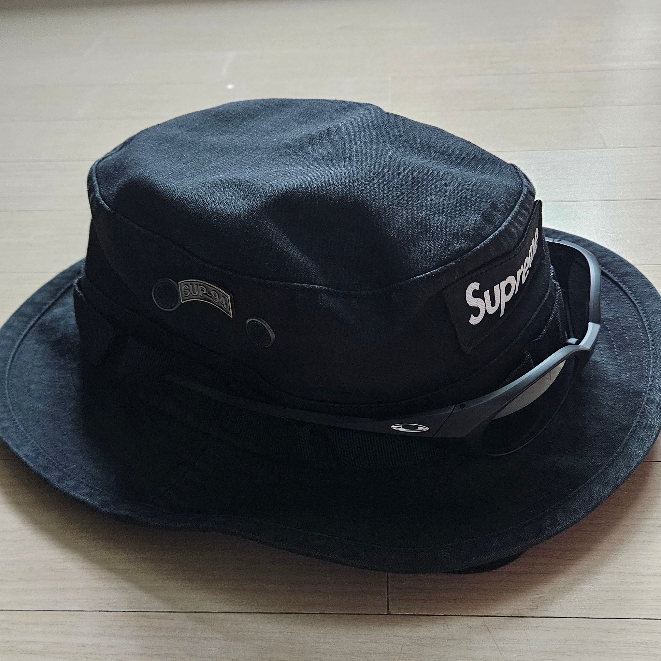 Oakley Eye Jacket Redux Matte Black Frame Prizm Grey Lenses High Bridge Fit, Supreme Military Boonie Black - 24FW 착용 스타일