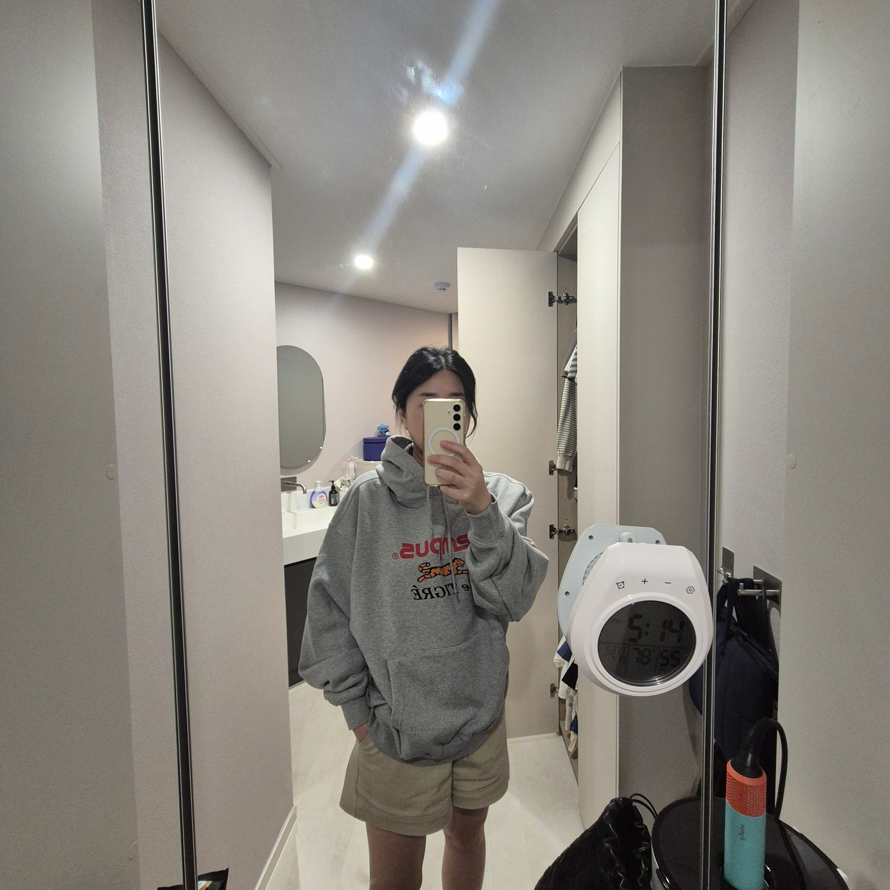 Le TIGRE Campus Hoodie Pullover Heather Gray 착용 스타일 - 1