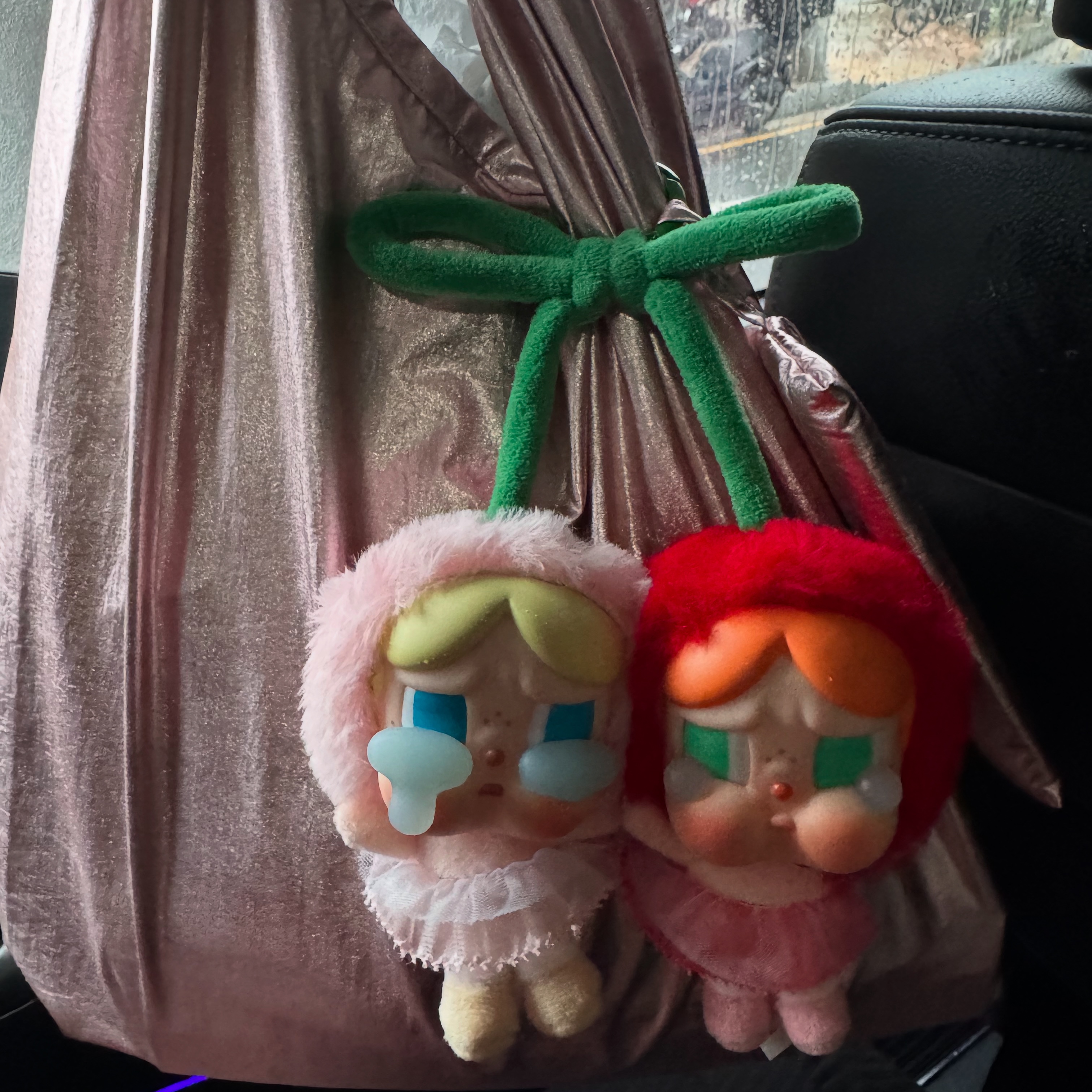Pop Mart Crybaby Crying For Love Series Vinyl Plush 착용 스타일