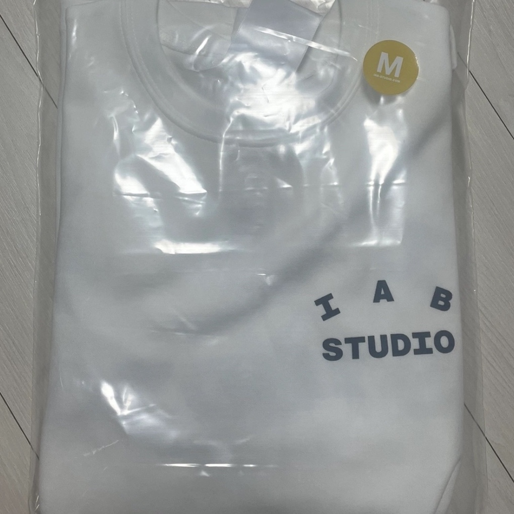 IAB Studio 10th Anniversary T-Shirt White 착용 스타일