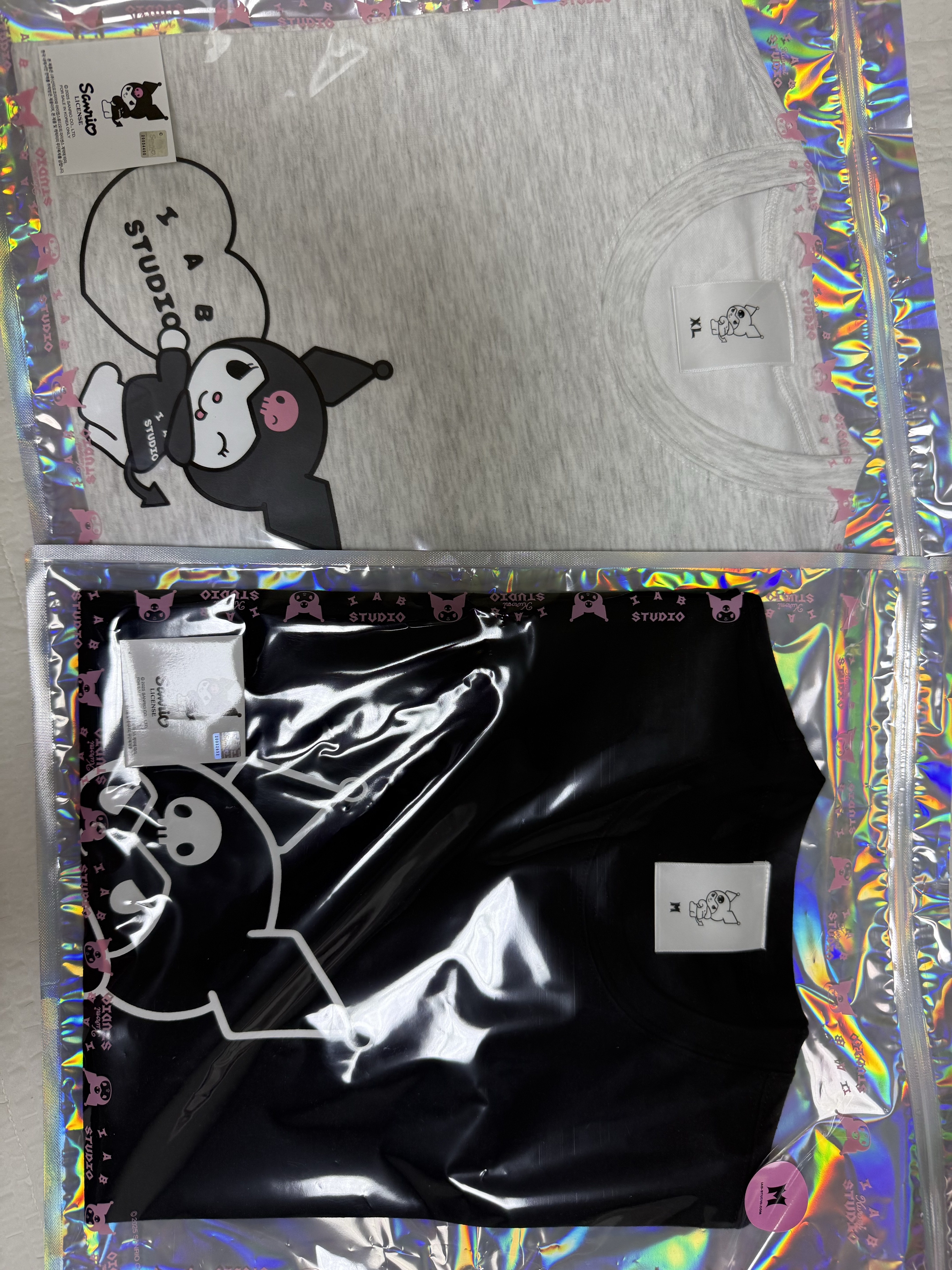 IAB Studio Kuromi Heart T-shirts Light Grey, IAB Studio Kuromi T-shirts Black White 착용 스타일