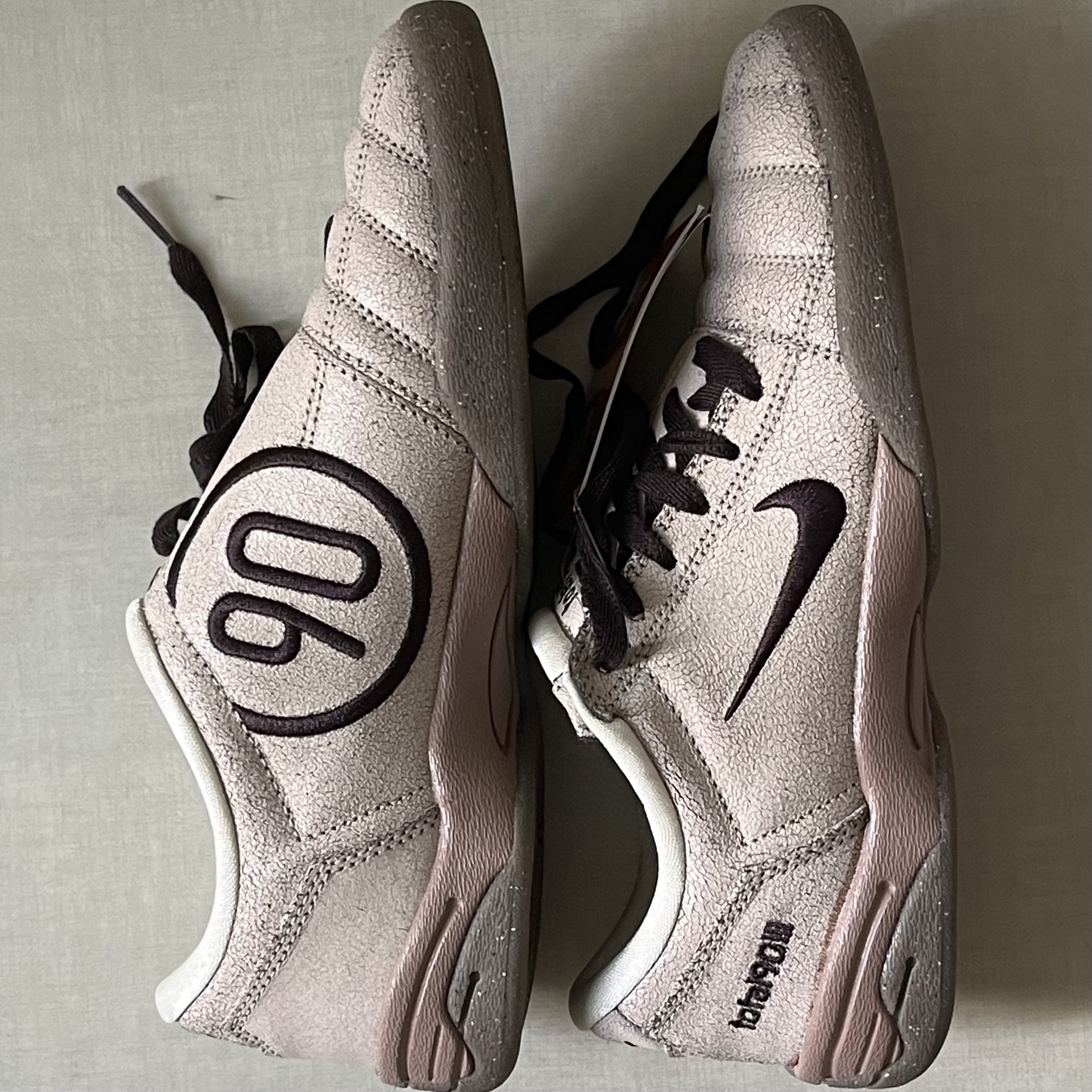 Nike Total 90 III SP Pearl White and Gum Dark Brown 착용 스타일 - 2
