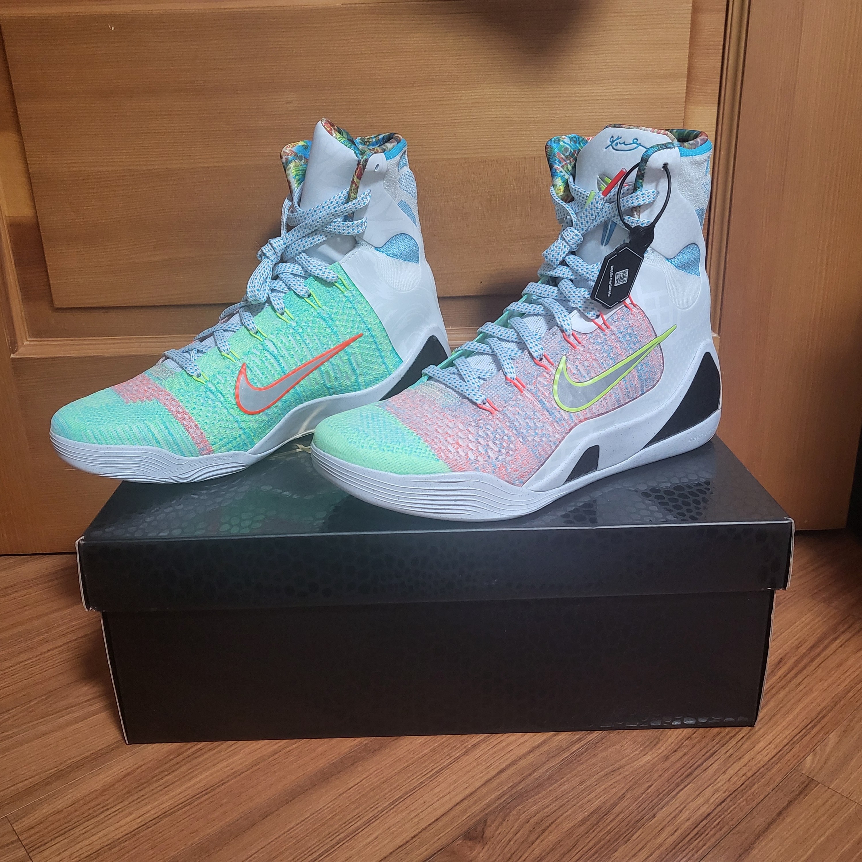 Nike Kobe 9 Elite High Protro What the Kobe 착용 스타일