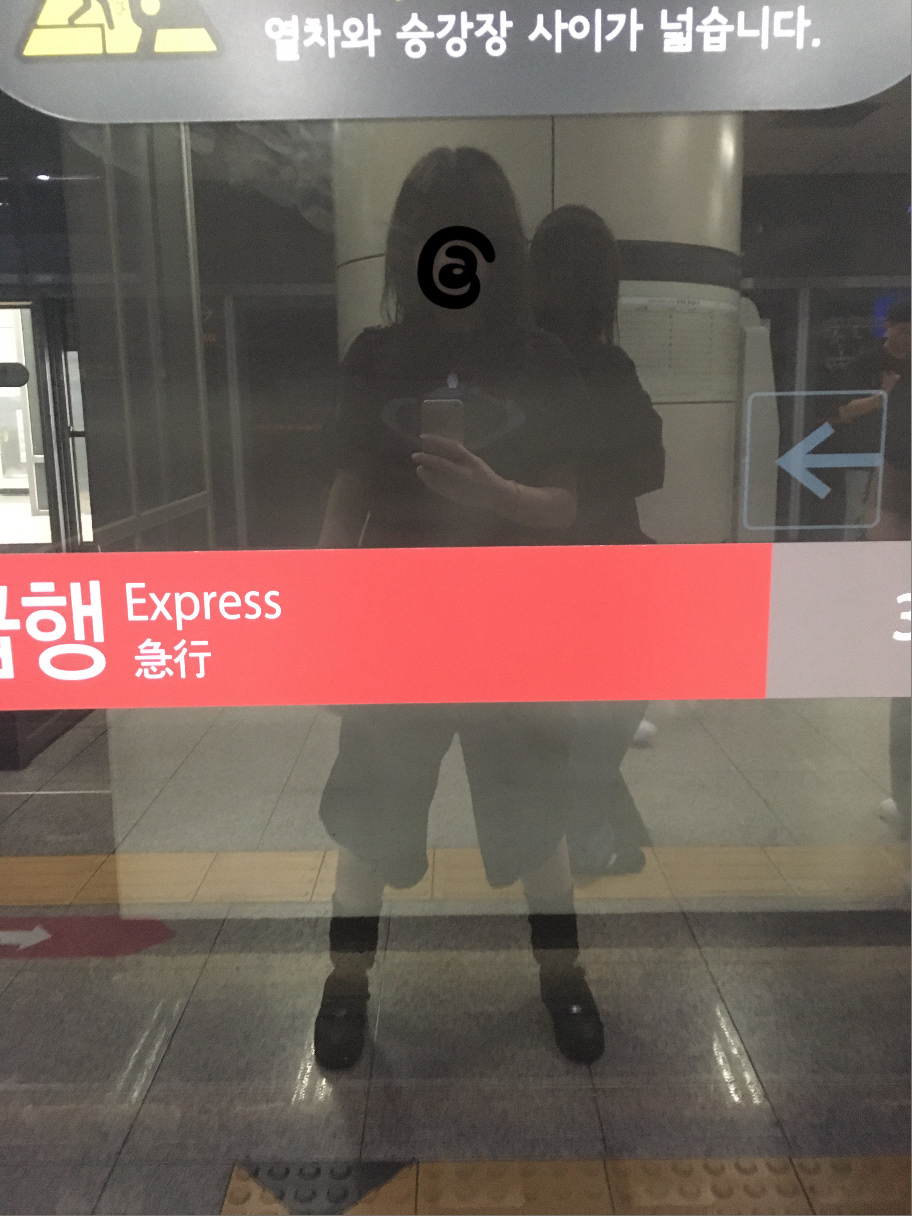 COYSEIO Flower Pintuck Skirt Charcoal, (W) Crocs Classic Platform Clog Black 착용 스타일 - 2