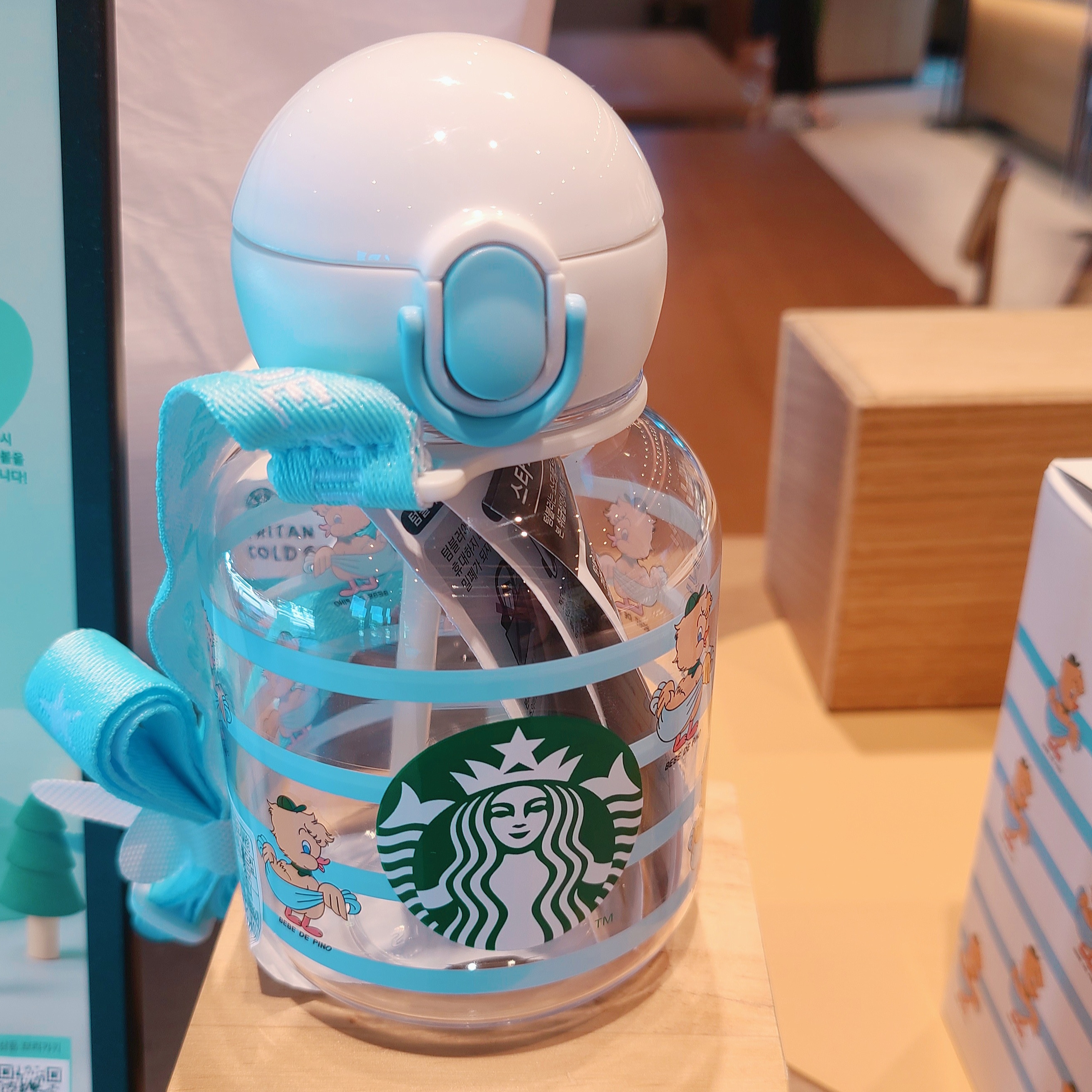 Starbucks x Bebe De Pino Bronny Cold Cup Sky 458ml, Starbucks SS Good For You Lollipop Hobby Cold Cup 355ml 착용 스타일 - 1
