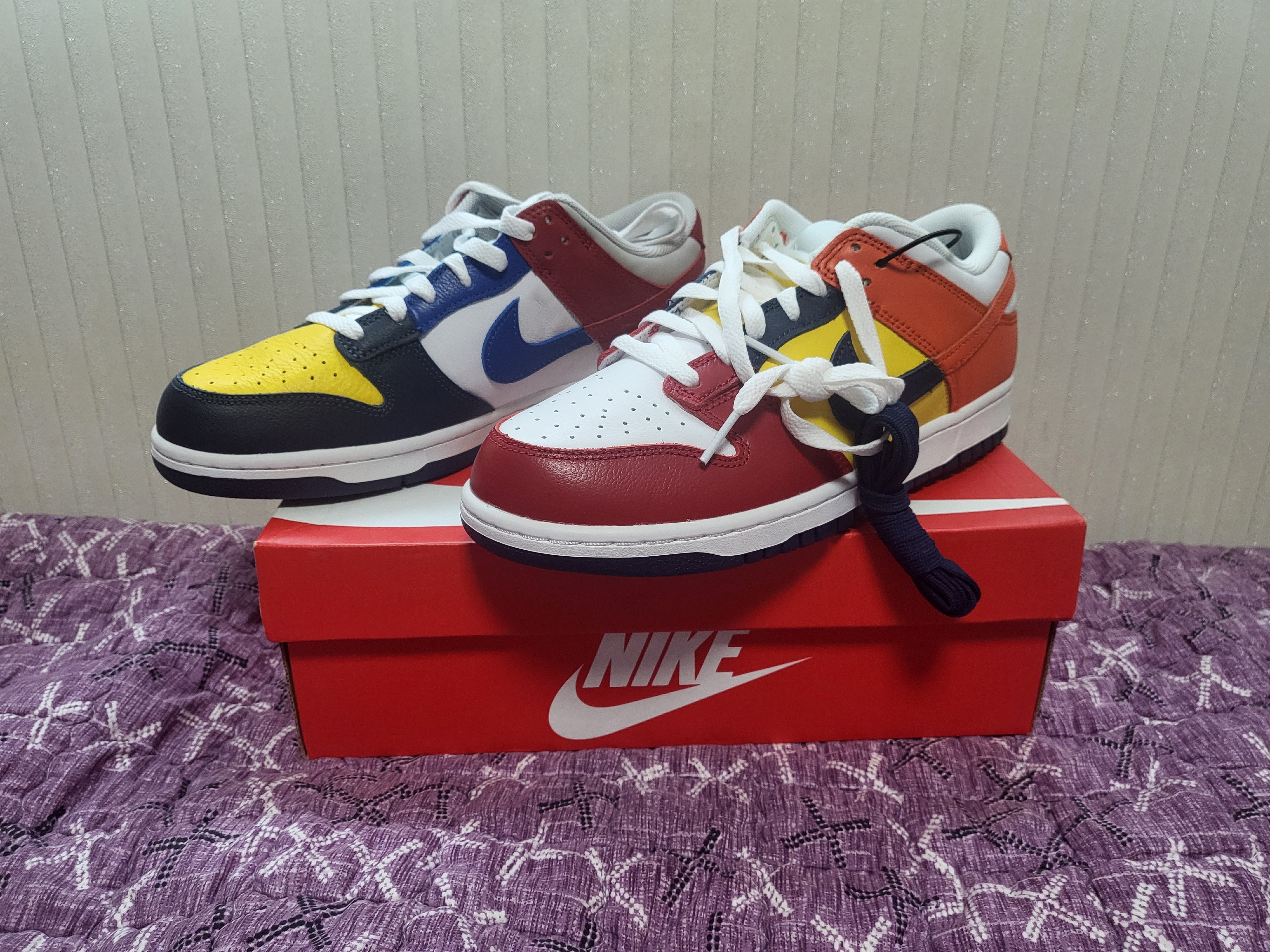 Nike Dunk Low QS Midnight Navy and Varsity Red 착용 스타일