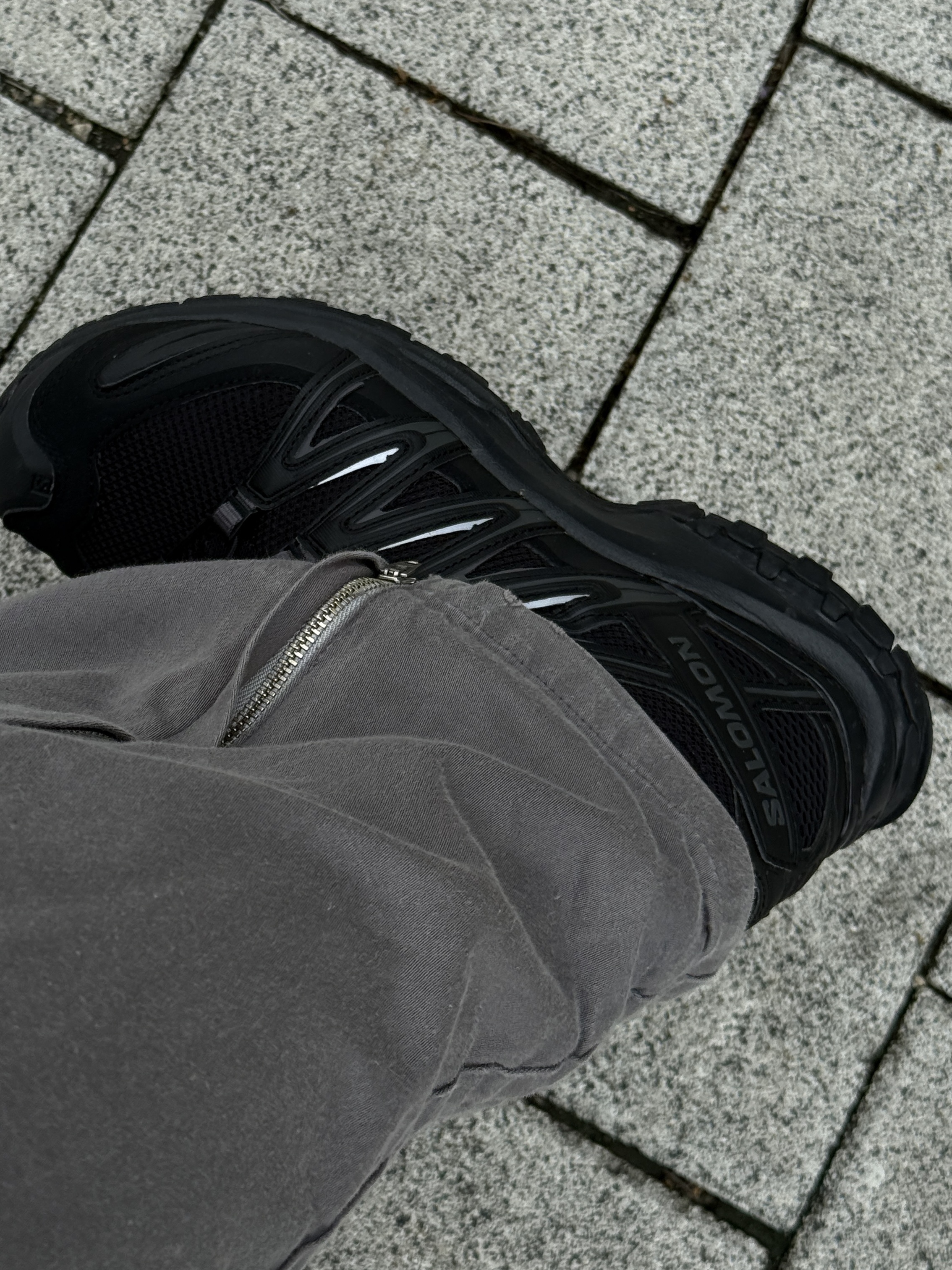 Carhartt Canvas Cap Navy, Salomon XA Pro 3D Black Magnet 착용 스타일 - 3