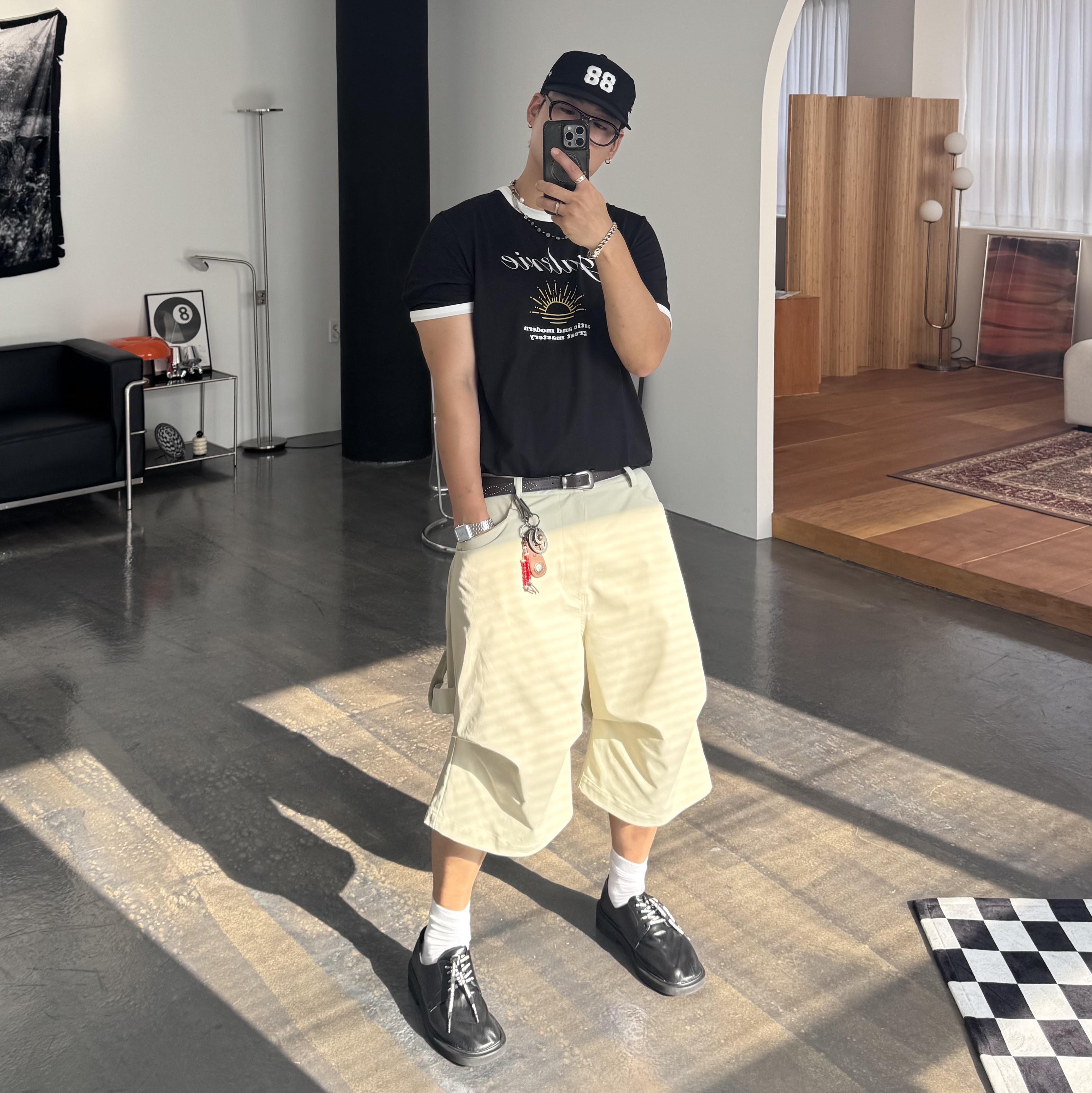 Nonnod Side Cargo Shorts Beige, Ogarp Signature Concho Keychain Ver.2 착용 스타일 - 2