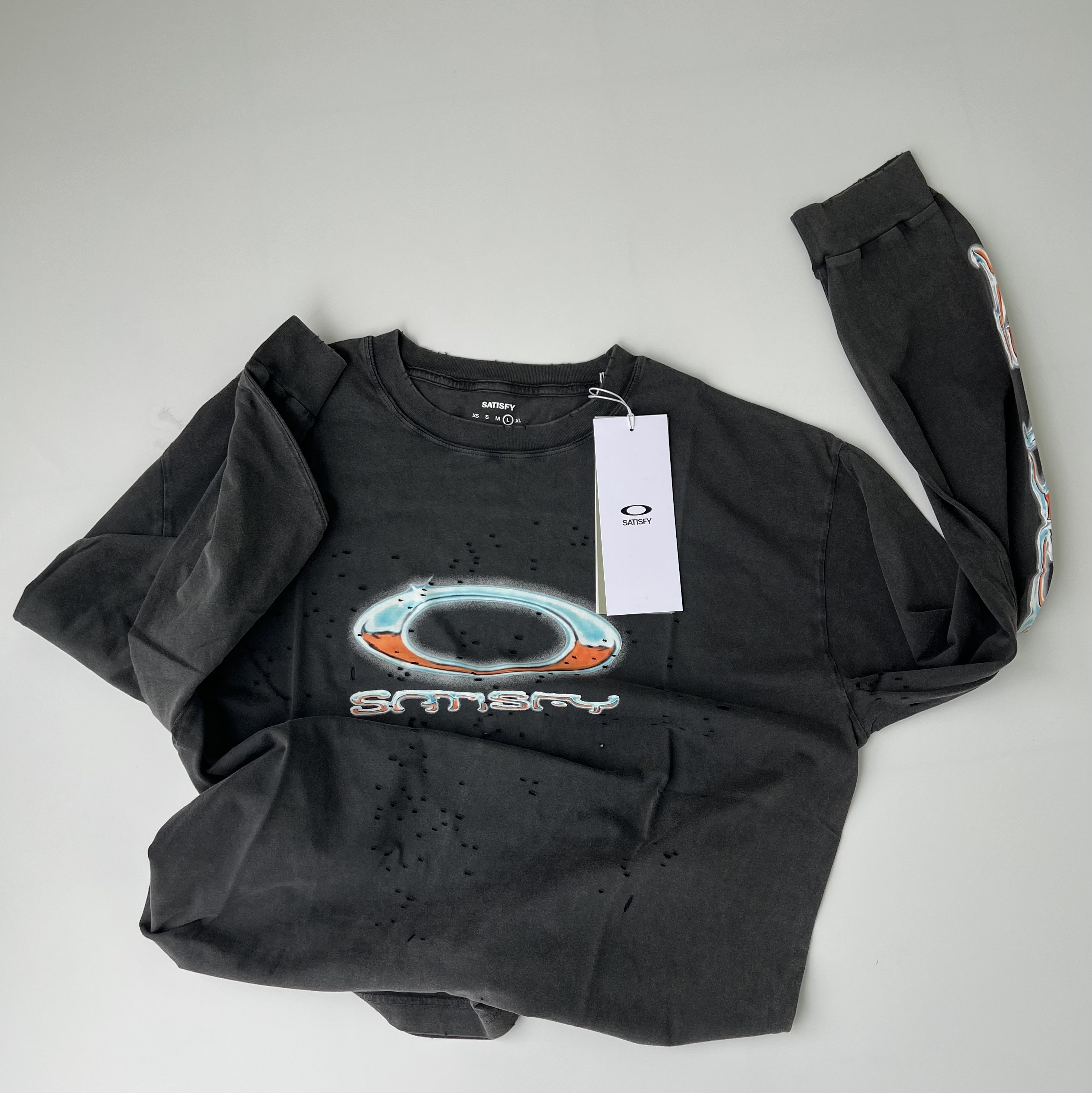 Oakley x Satisfy Mothtech T-Shirt Aged Black, Oakley x Satisfy Mothtech Long T-Shirt Aged Black 착용 스타일 - 4