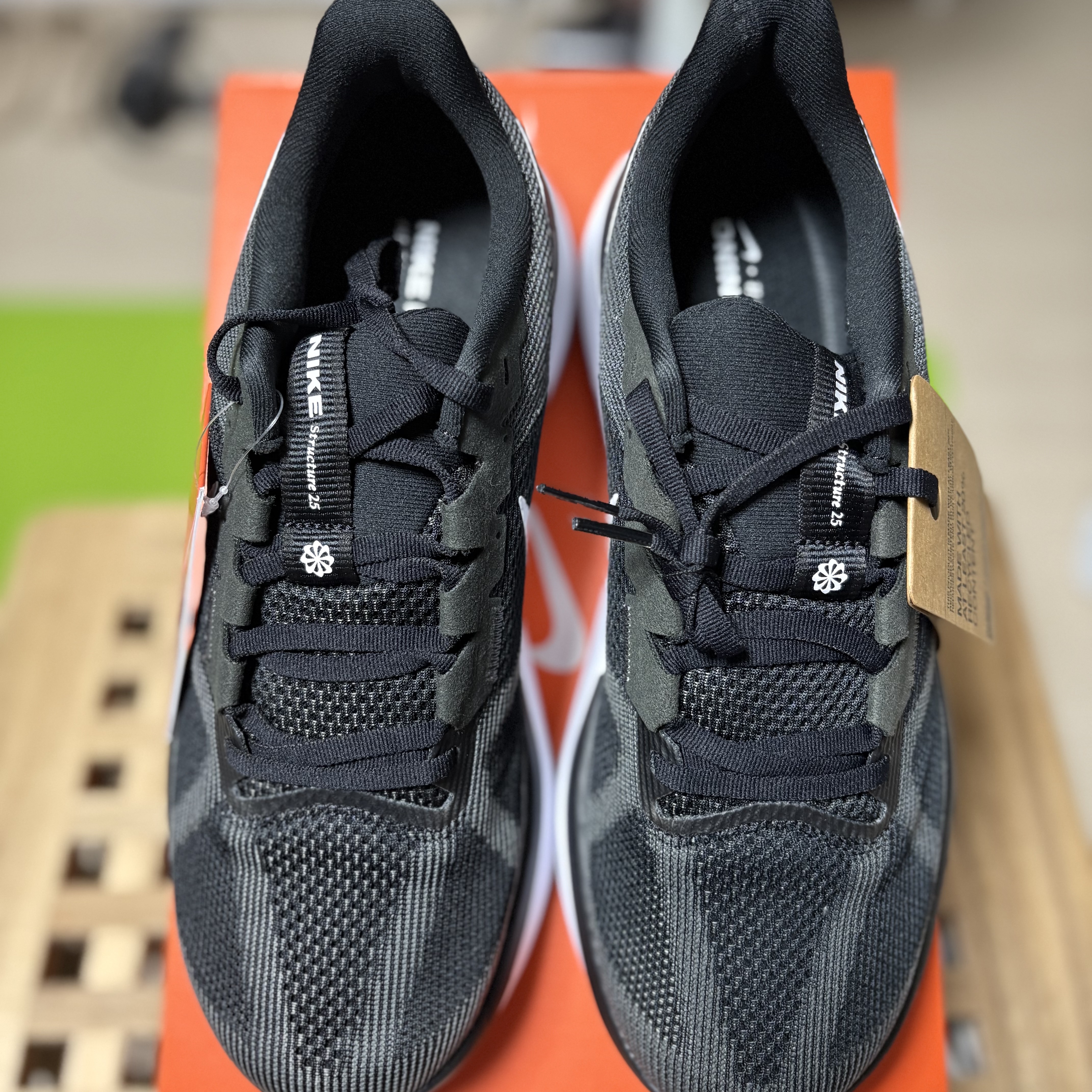 Nike Structure 25 Black Iron Grey 착용 스타일 - 4