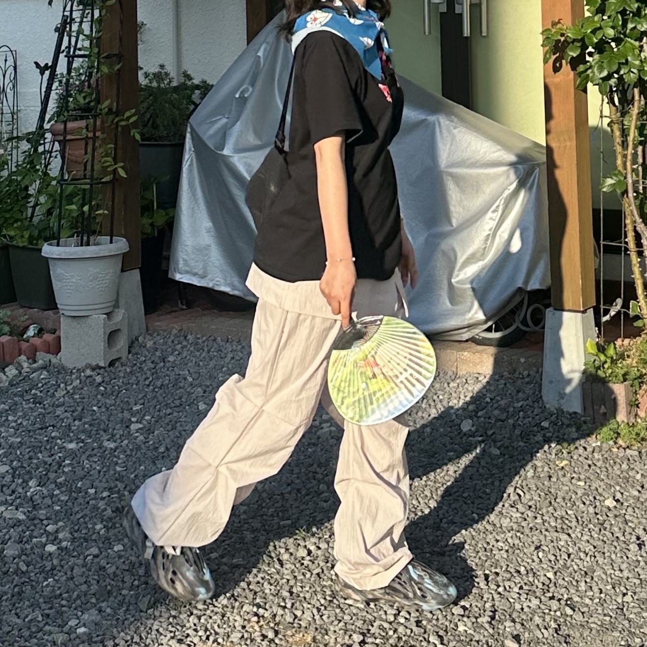 BAPE ABC Camo College Milo T-Shirt Black Green, Adidas Yeezy Foam RNNR MX Cinder 착용 스타일 - 3