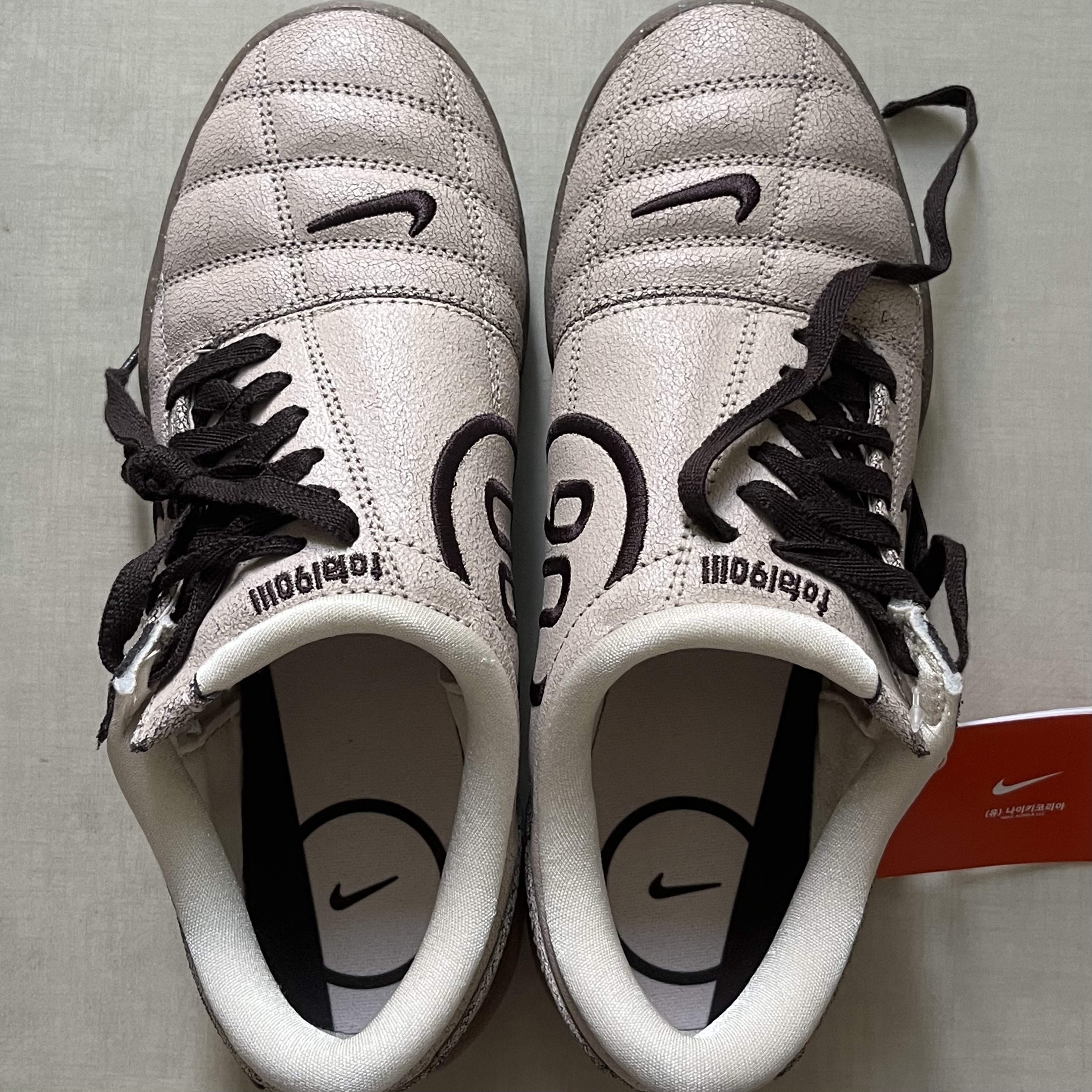 Nike Total 90 III SP Pearl White and Gum Dark Brown 착용 스타일 - 1