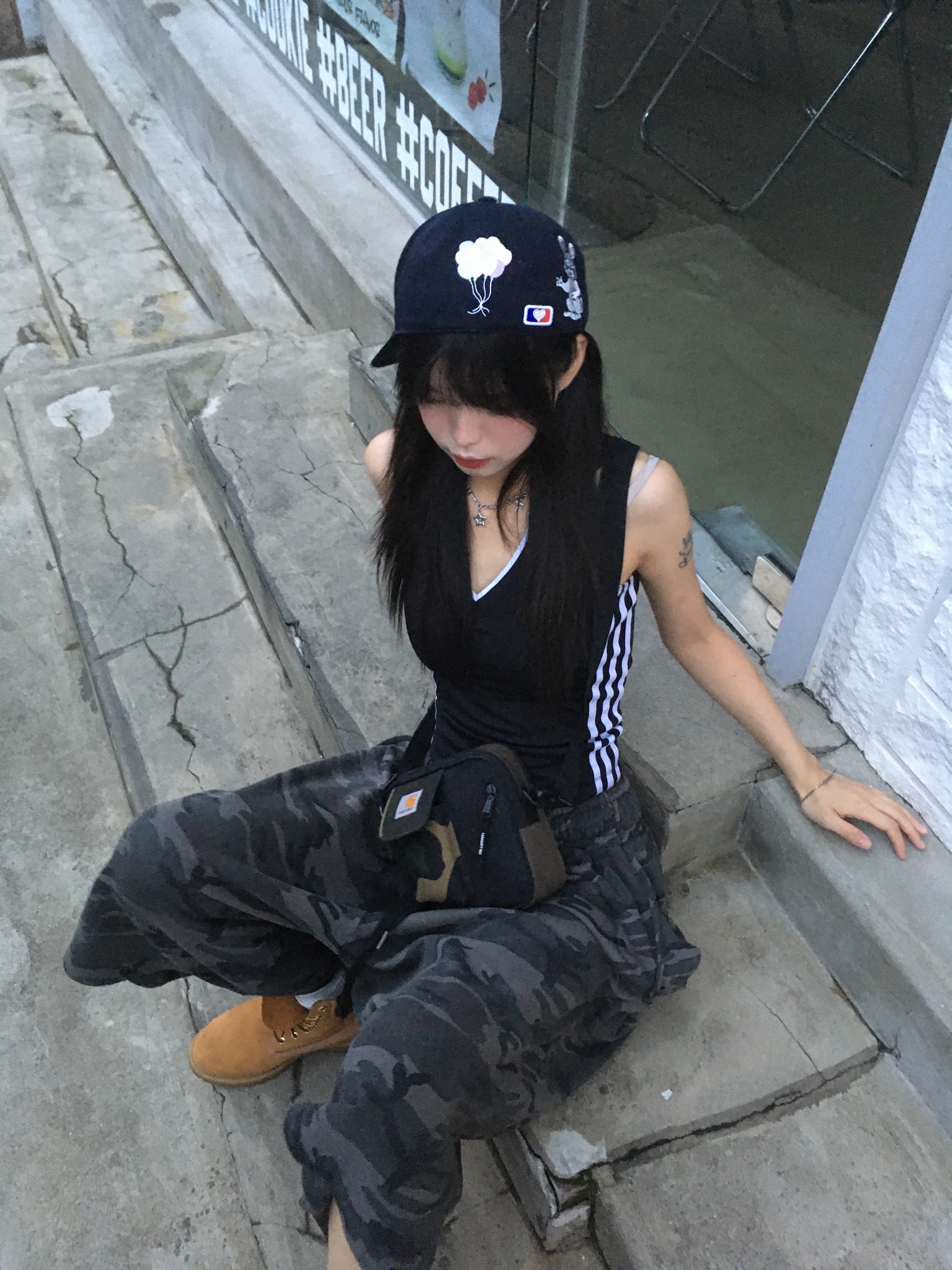 (W) Adidas V-Neck Black - KR Sizing 착용 스타일 - 6