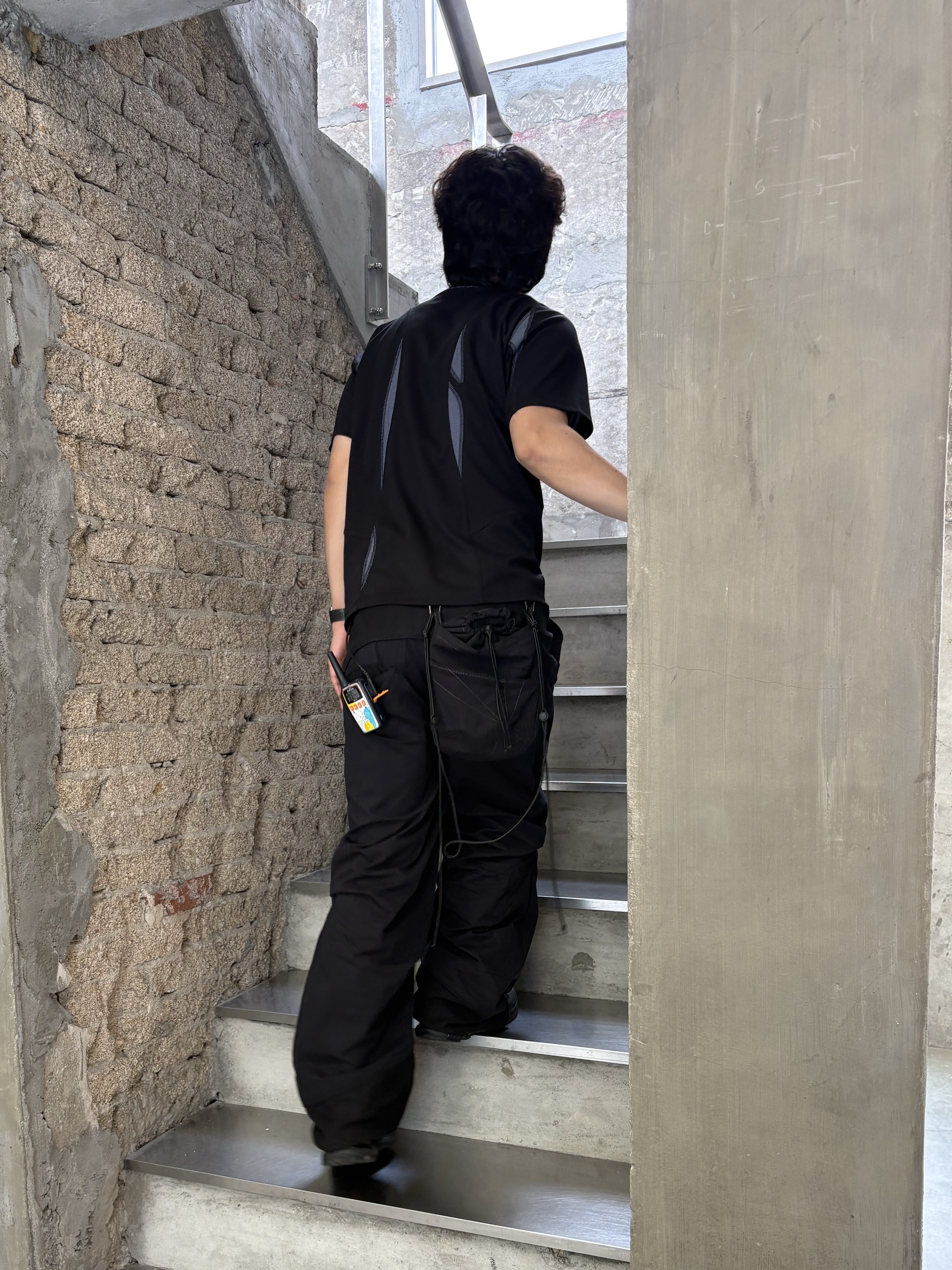 Sansan Gear Varied Cross Bag Black - 25SS, Sansan Gear Flowing Panel T-Shirt Black - 25SS 착용 스타일