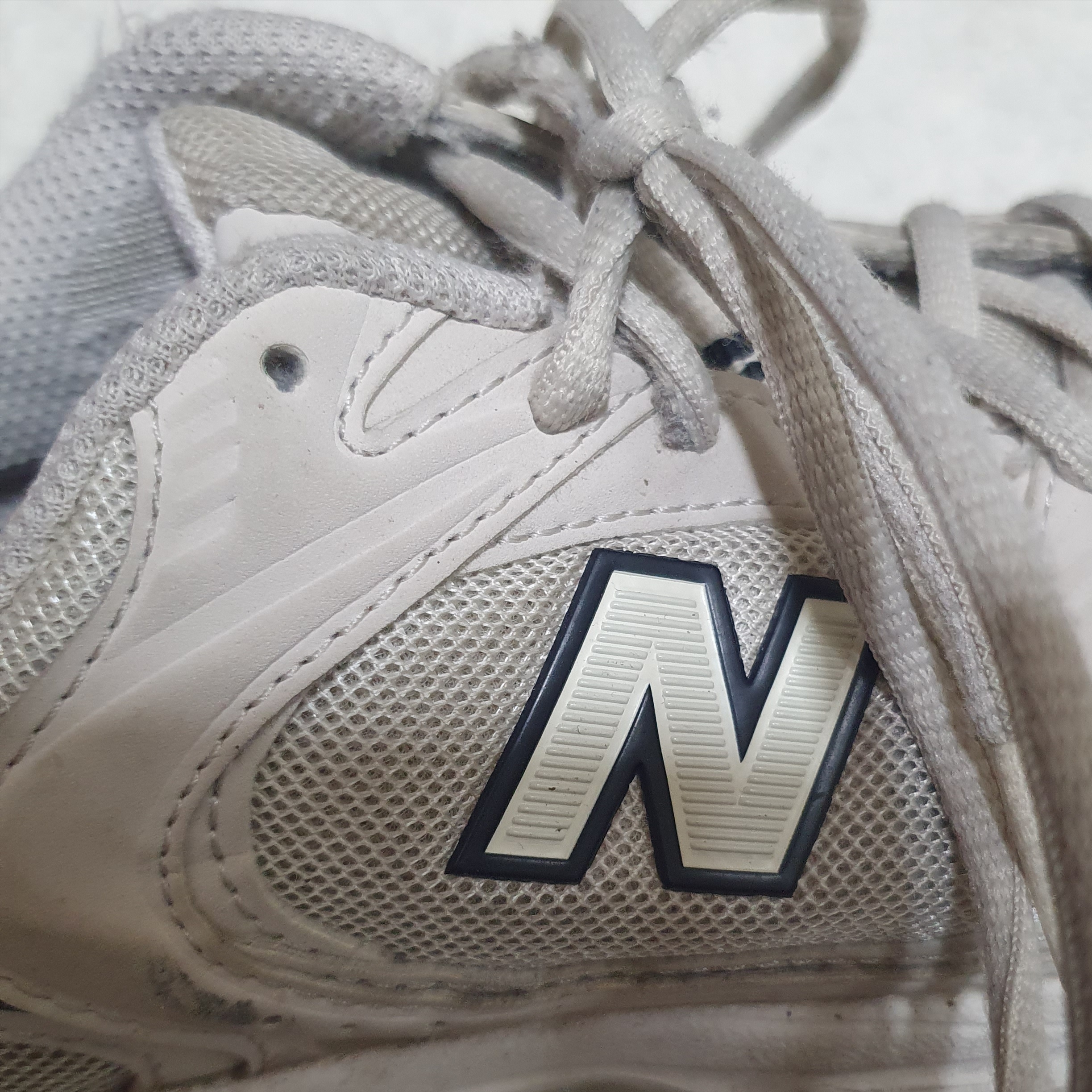 New Balance 530 Ivory 착용 스타일