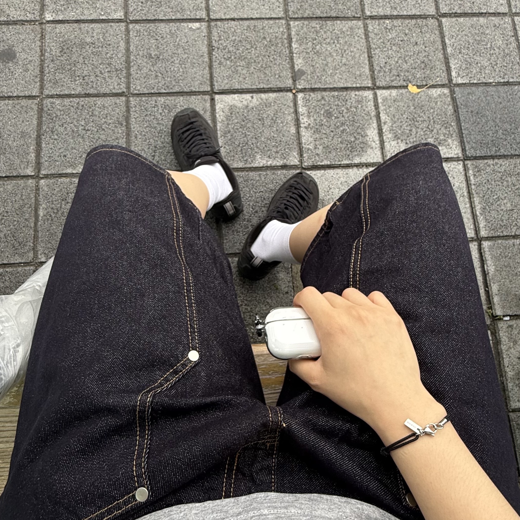 Suade Contour Double Knee Shorts Raw Indigo, (W) Keen Jasper Suede Sneakers Black 착용 스타일