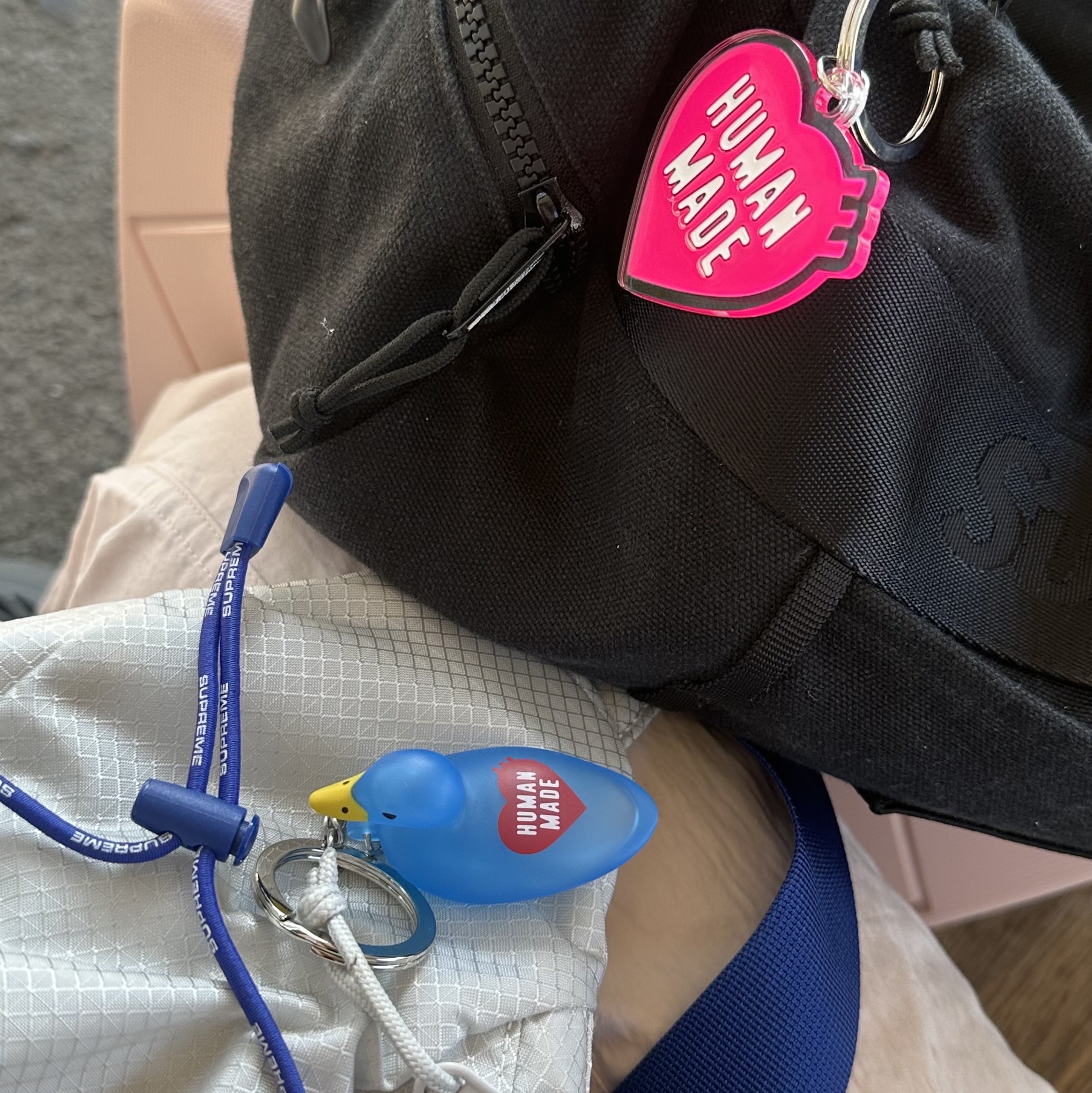 Human Made Acrylic Heart Keyring Pink, Human Made Duck PVC Key Chain Blue 착용 스타일