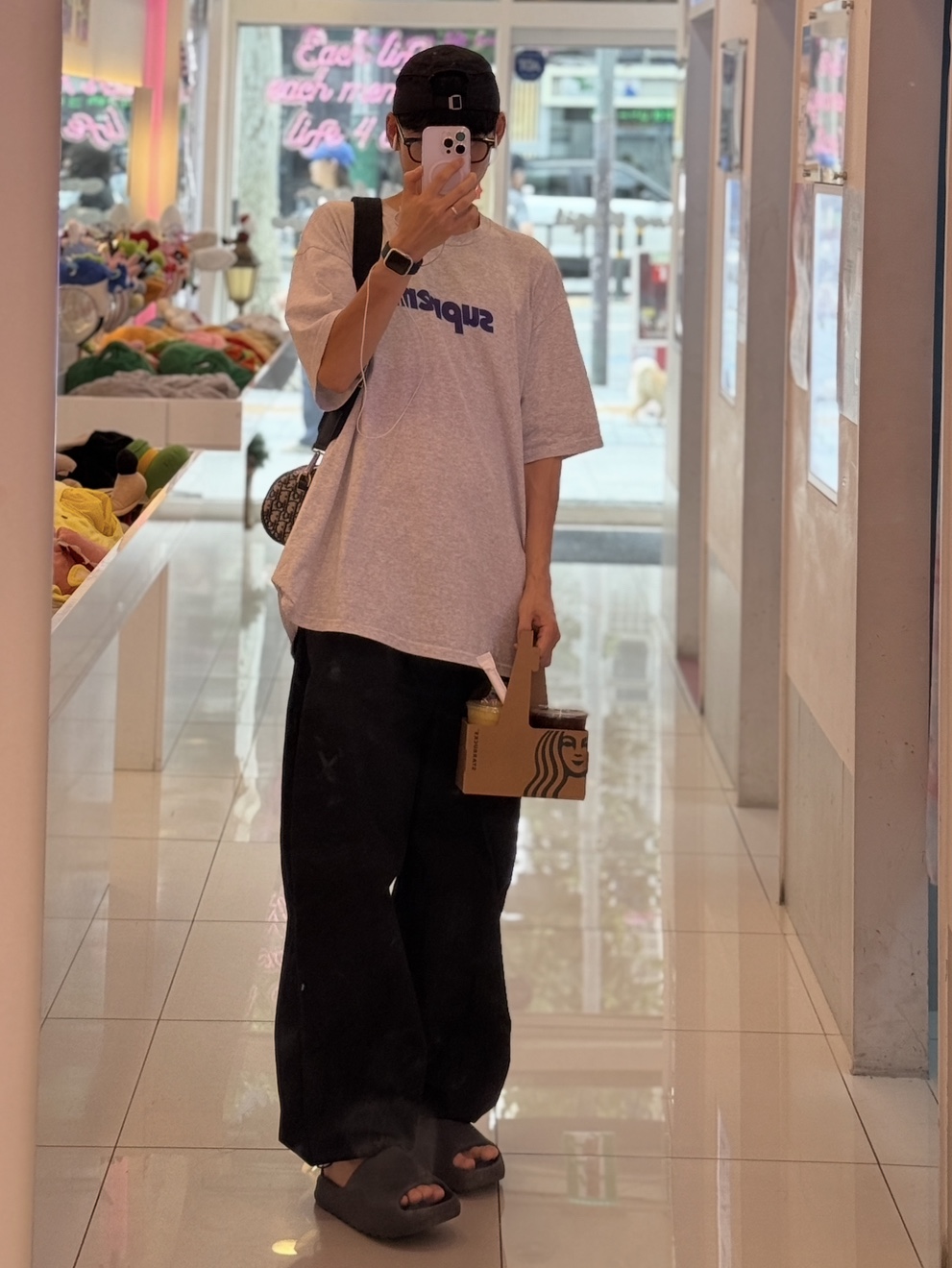 Adidas Yeezy Slide Onyx, Supreme Pinline T-Shirt Ash Grey - 24SS 착용 스타일 - 7