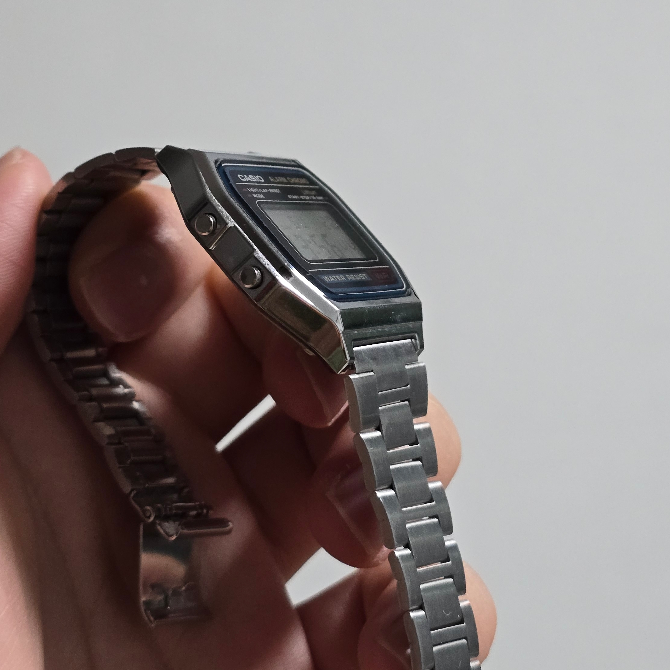 Casio A-158WA-1 착용 스타일