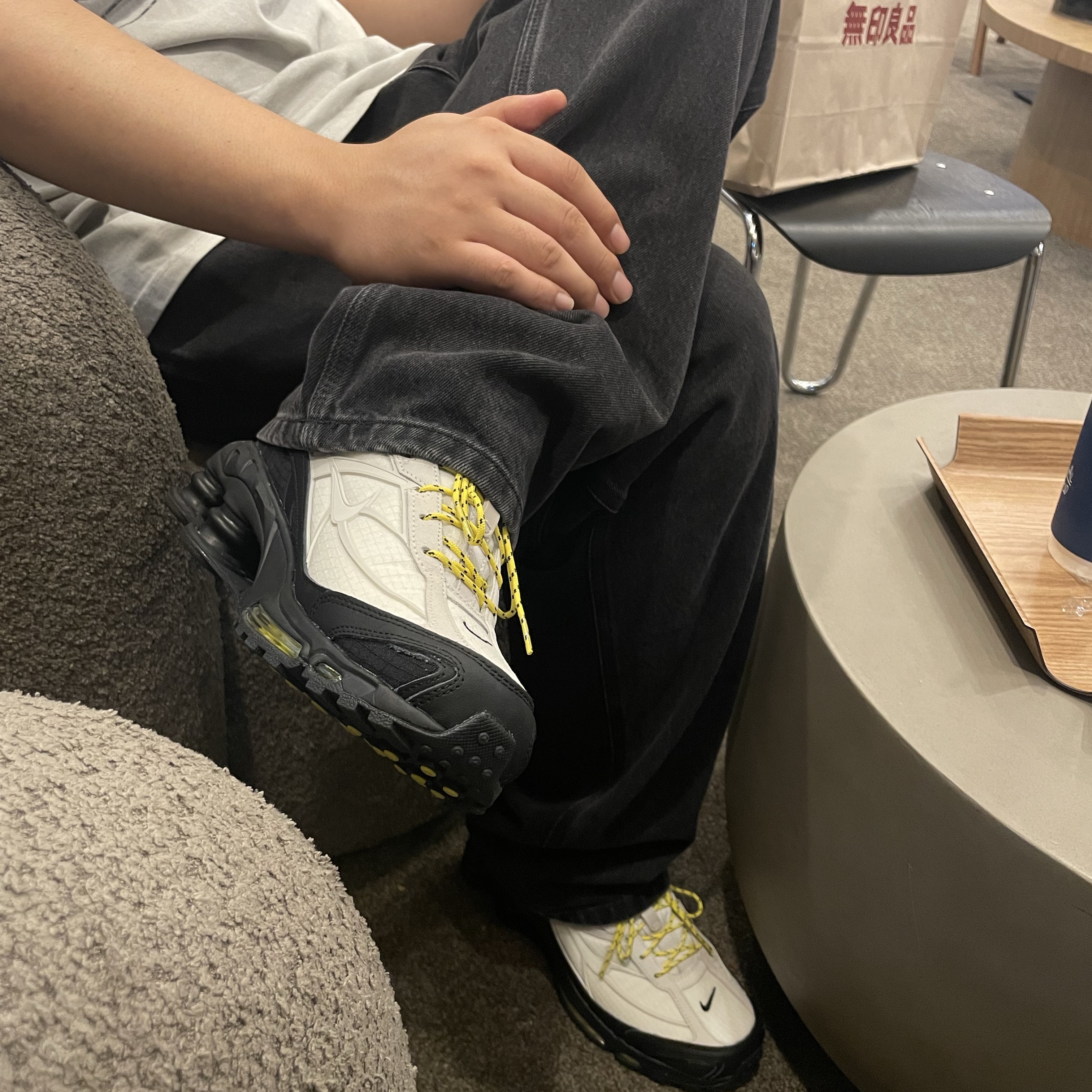 Nike Shox Ride 2 Black and Phantom 착용 스타일