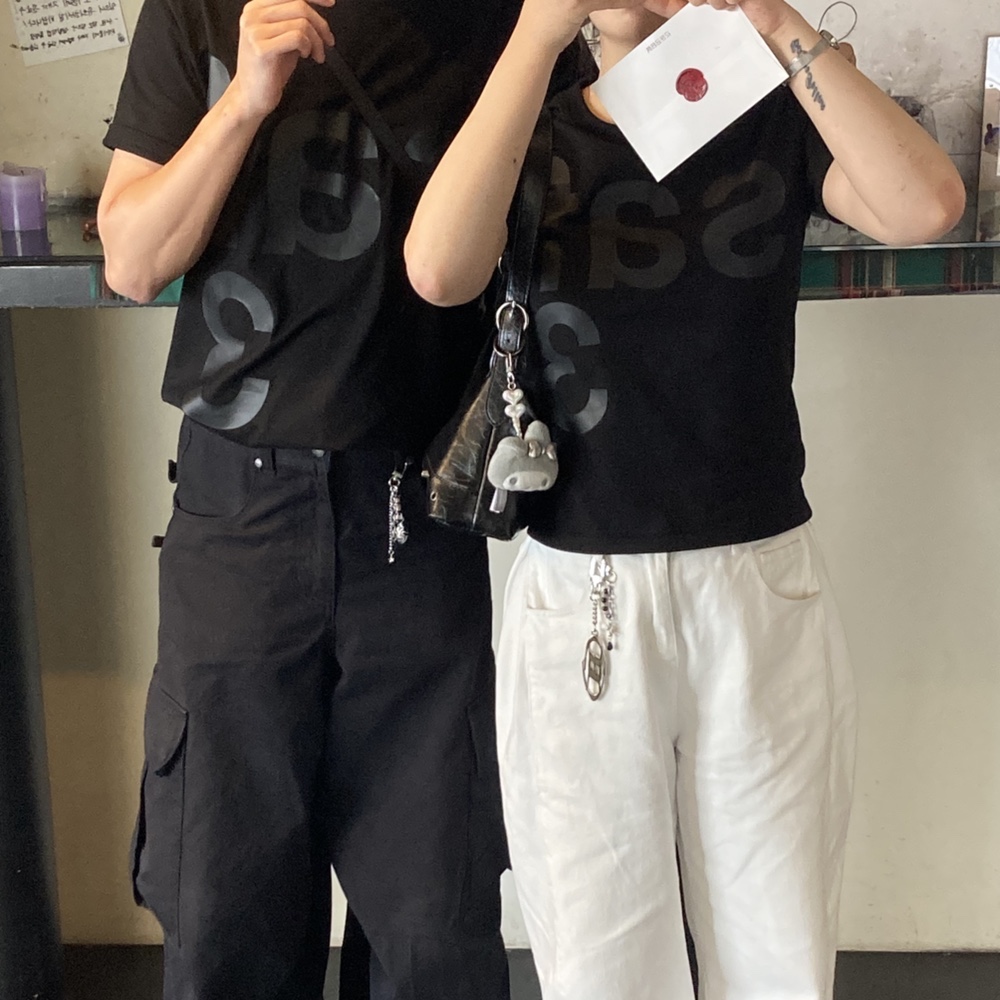 [KREAM 단독] Safarispot 1/2 Basic Safari T-Shirt Black, [예약 배송][KREAM 단독] Safarispot Basic Safari T-Shirt Black 착용 스타일