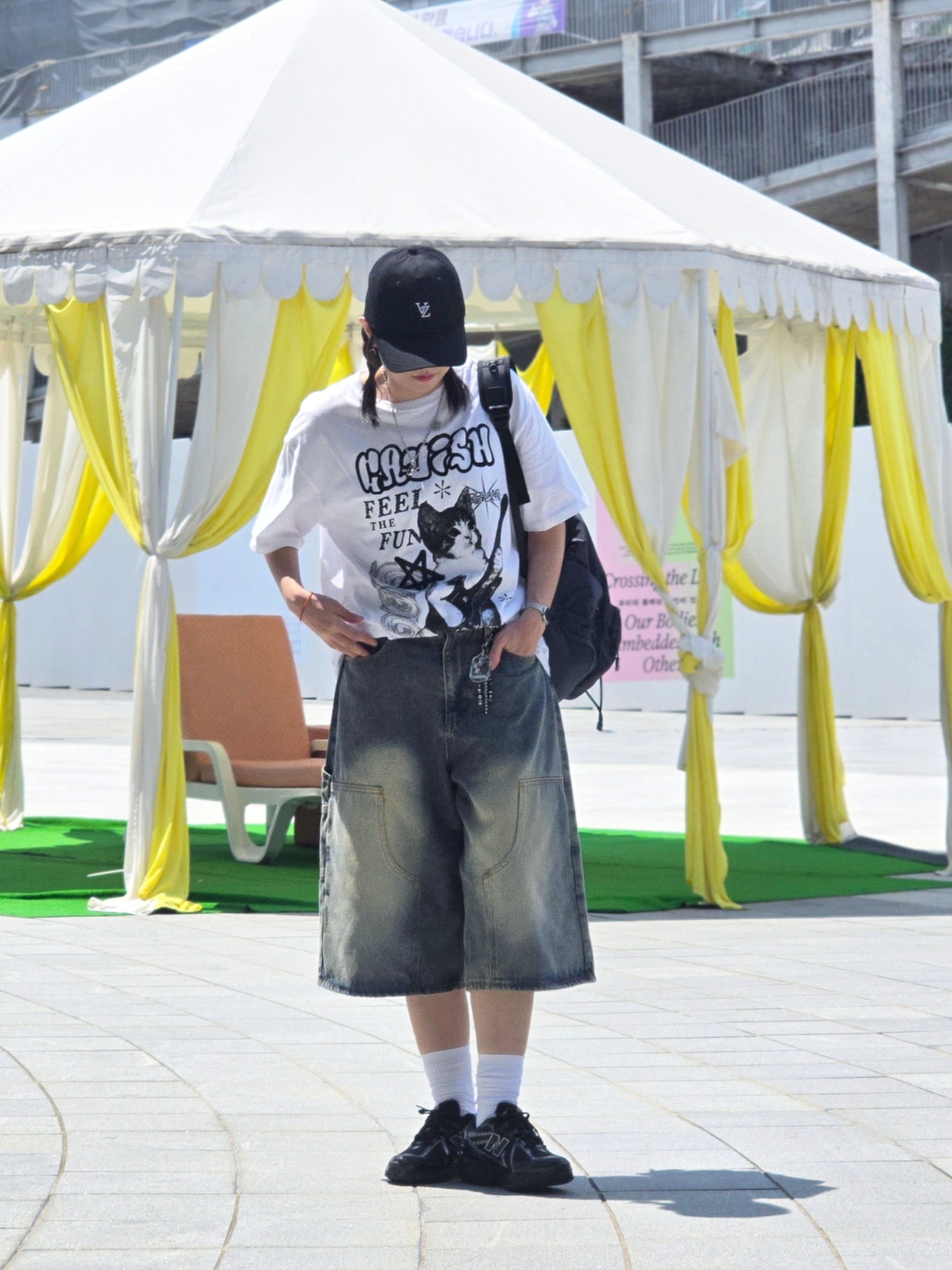 CAVISH Mega Cyclone SS Tee White, New Balance 1906R Black Silver Metallic 착용 스타일