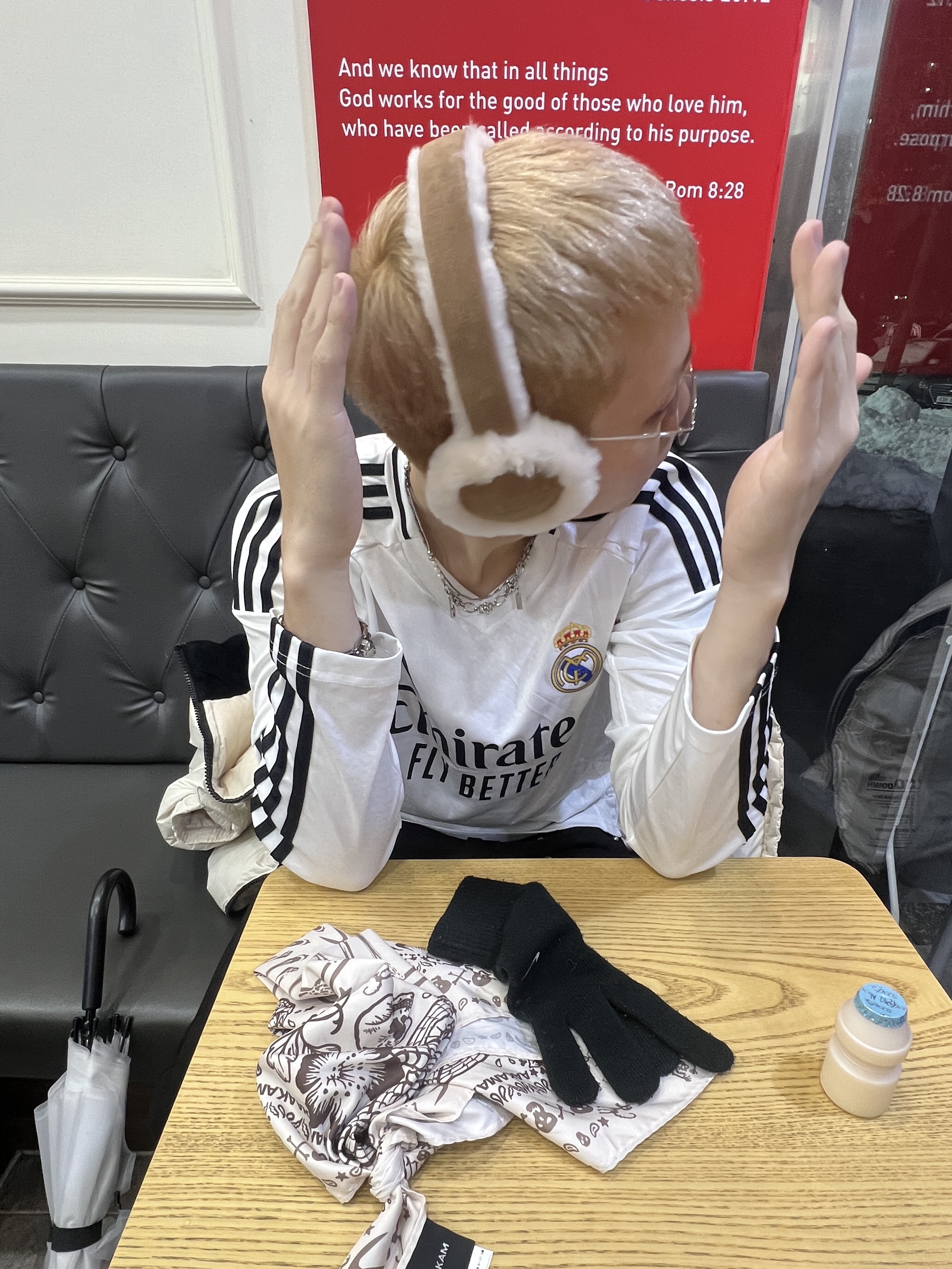 Adidas Manchester United 2024/25 Away Jersey Night Indigo - KR Sizing (Non Marking Ver.), Adidas Manchester United 2023/24 Home Jersey Team Collegiate Red - KR Sizing (Non Marking Ver.) 착용 스타일 - 5