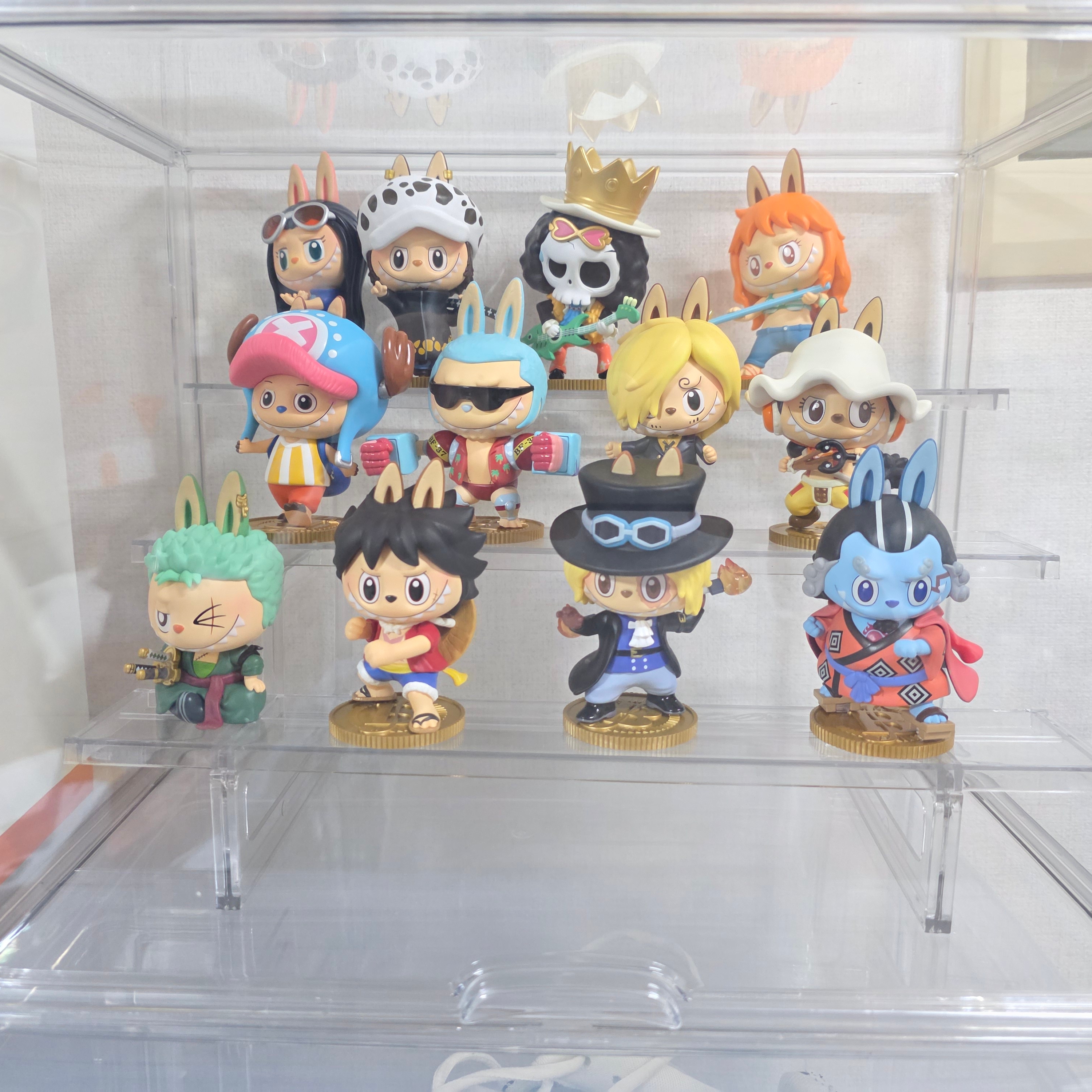 Pop Mart Labubu The Monsters x One Piece Series Figures Sealed Case (12 Blind Boxes) 착용 스타일