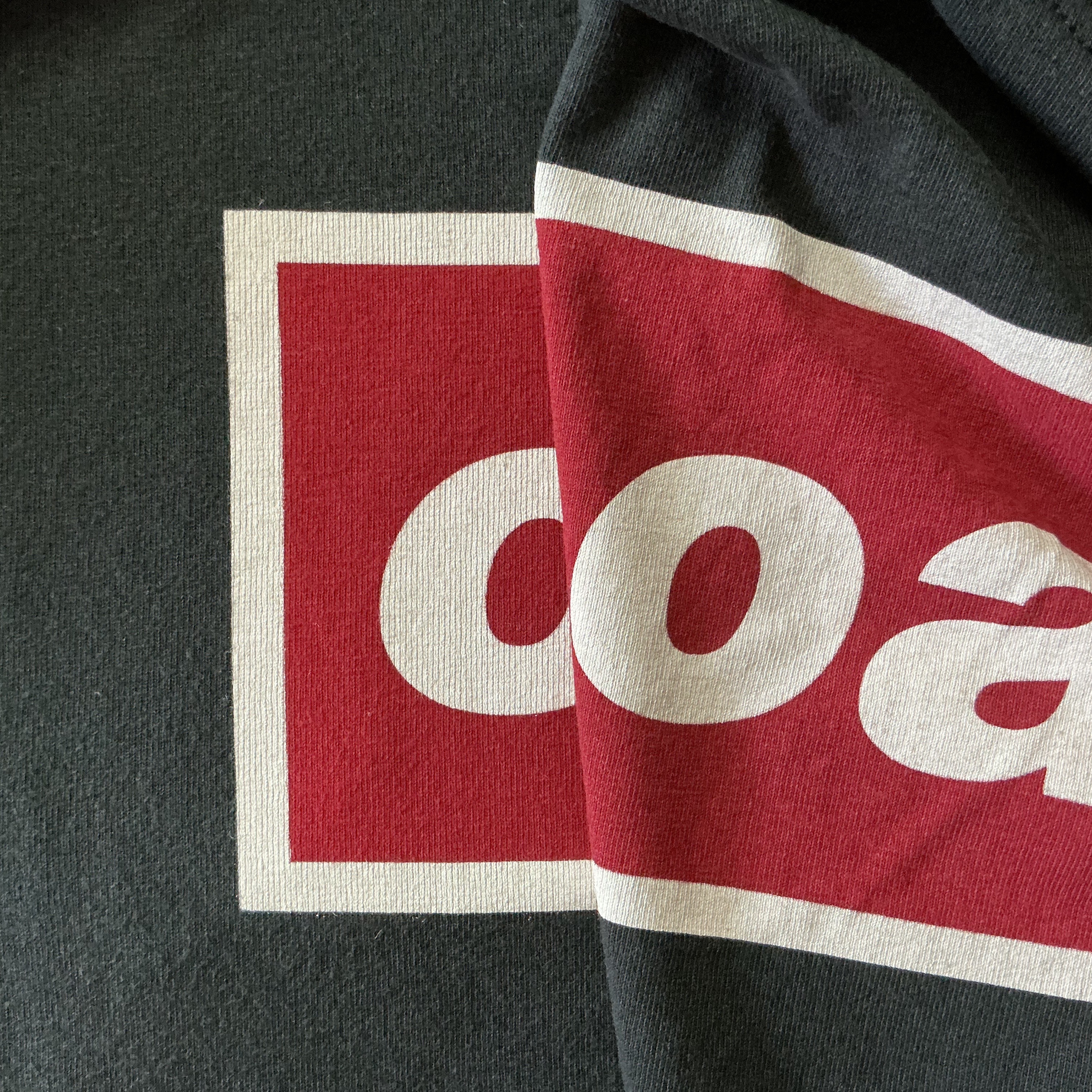 Levi's x Oasis Deca Logo T-Shirt Black 착용 스타일