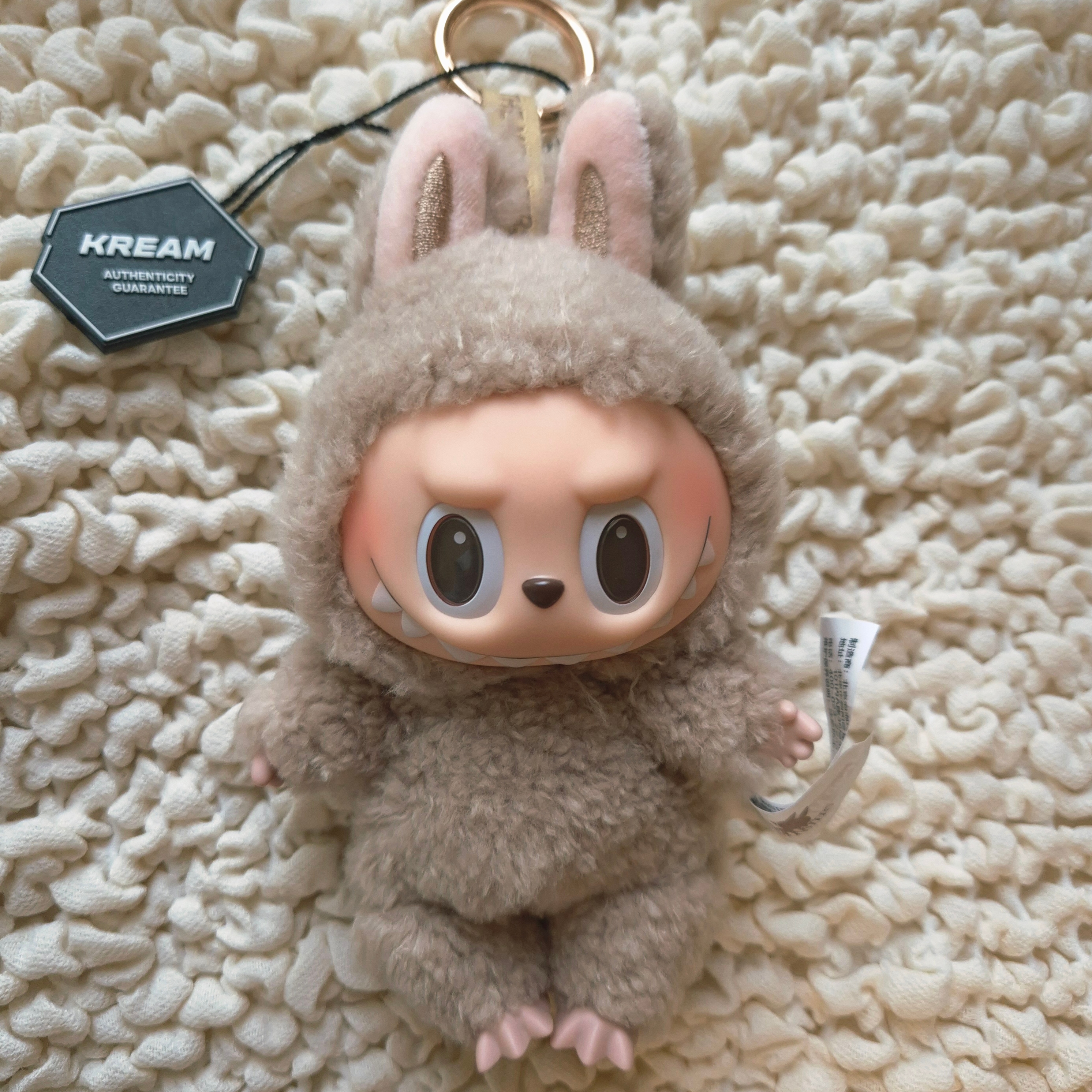 Pop Mart Labubu The Monsters Labubu Tasty Macarons Series Toffe Keyring 착용 스타일 - 2