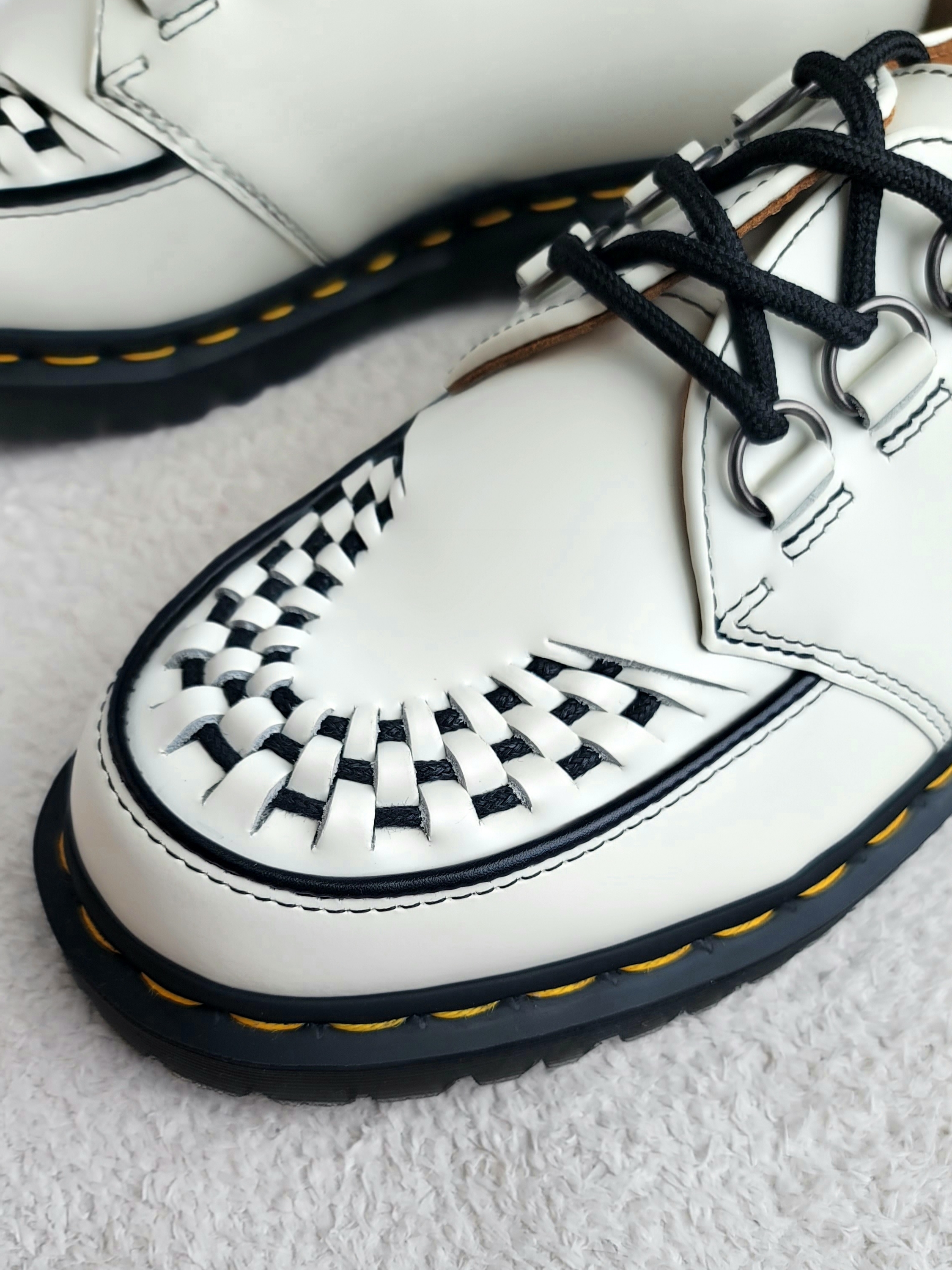 Dr. Martens Ramsey Suede Kiltie Buckle Creeper Lime Green 착용 스타일 - 2
