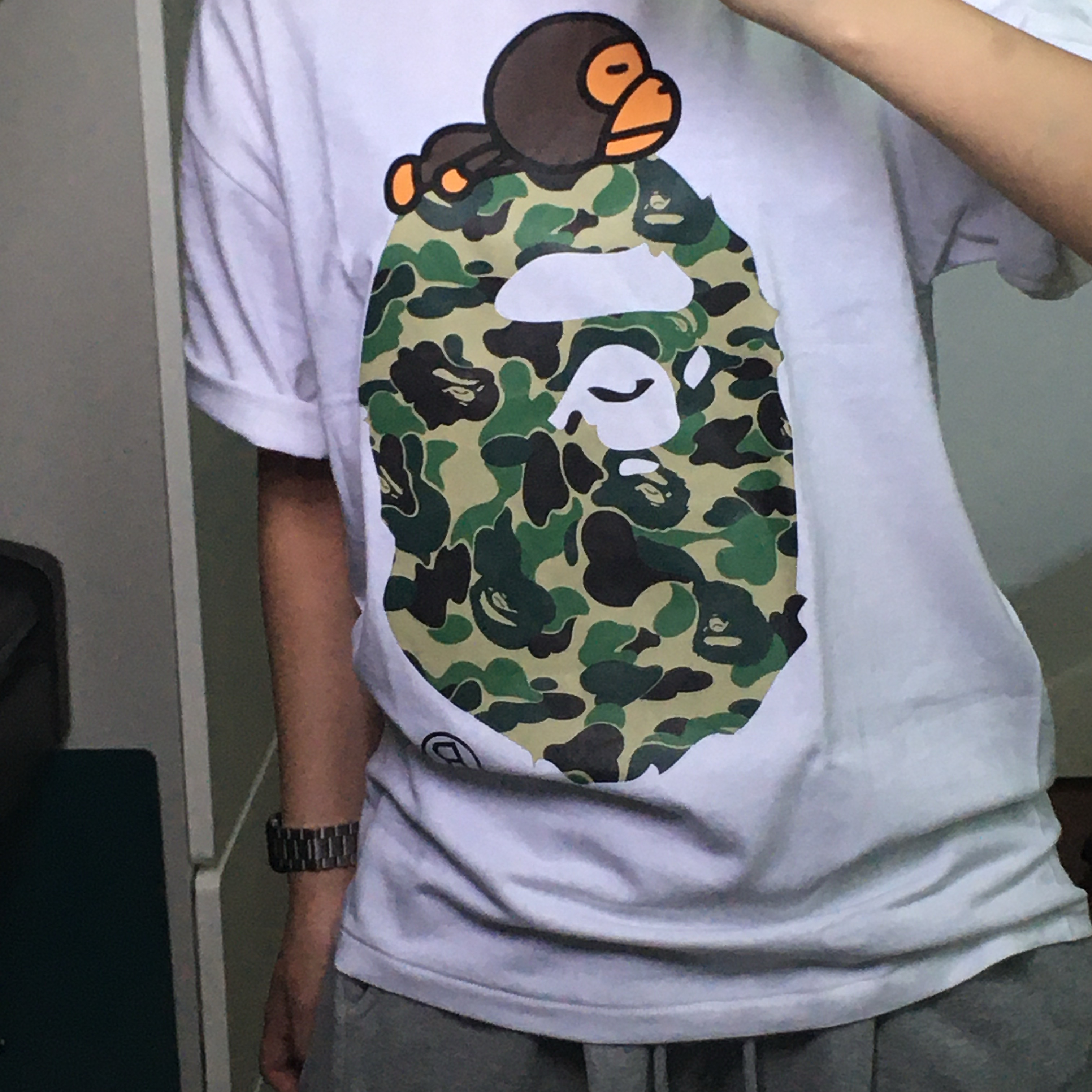 BAPE ABC Camo Milo on Big Ape T-Shirt White Green 착용 스타일 - 1