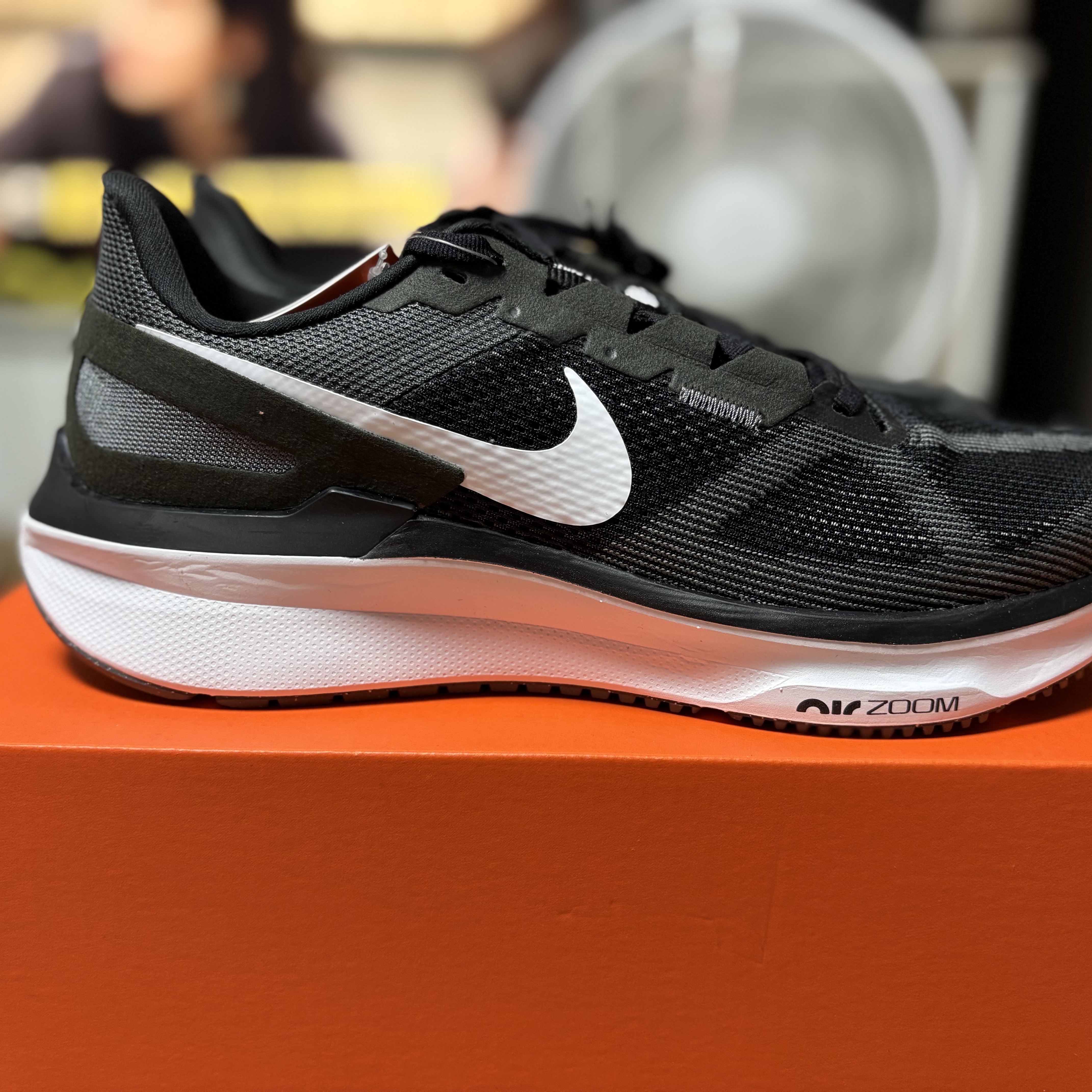 Nike Structure 25 Black Iron Grey 착용 스타일 - 3