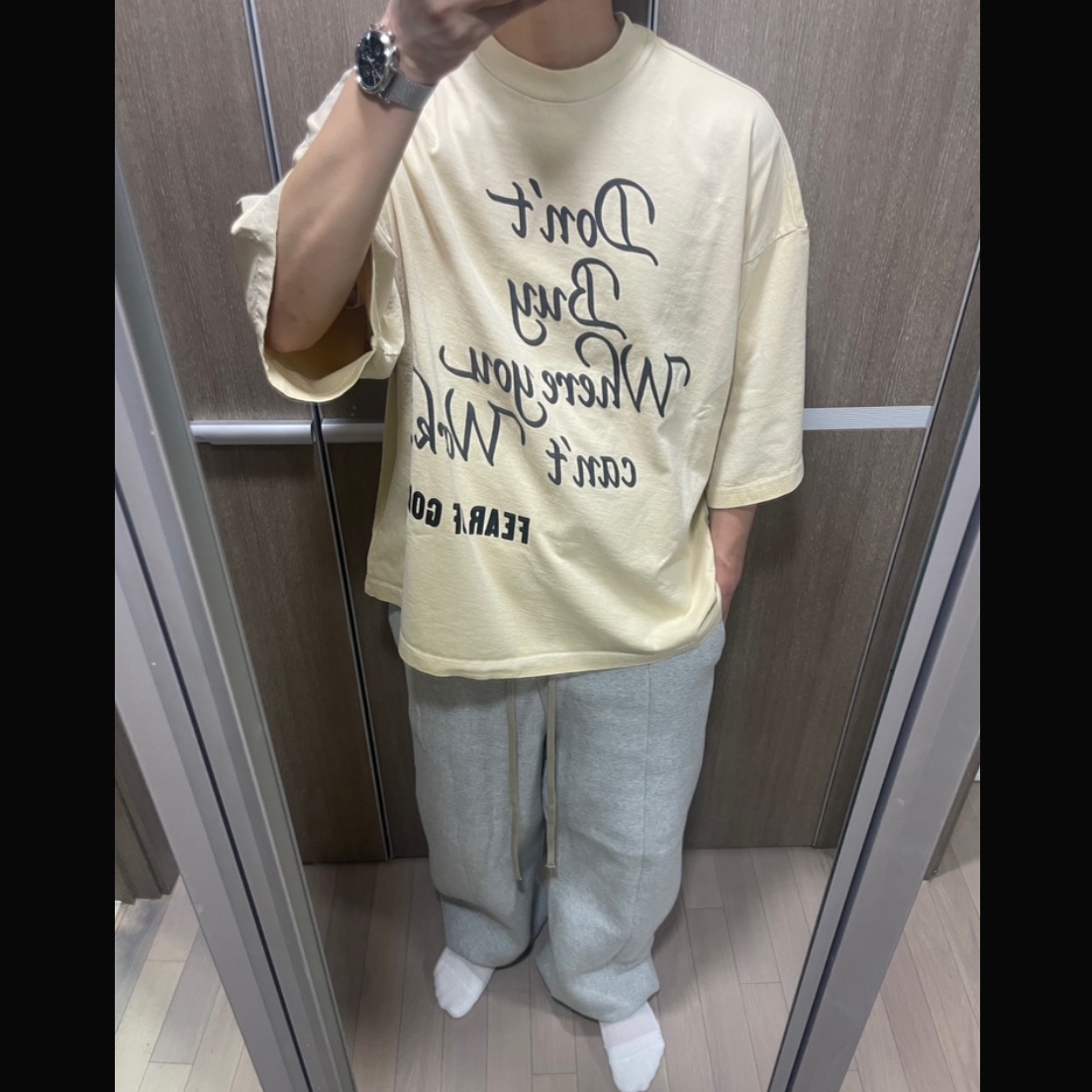 Essentials Classic Short Sleeve T-Shirt Bright White - 25SS, Fear of God Athletics Wide Leg Sweatpants Melange Grey 착용 스타일 - 1
