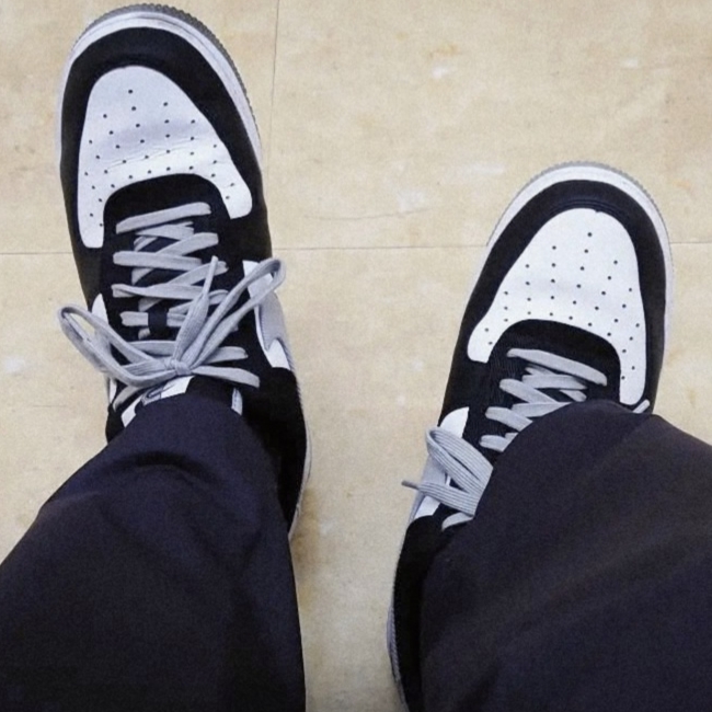 Nike Air Force 1 '07 LV8 EMB Black Silver 착용 스타일