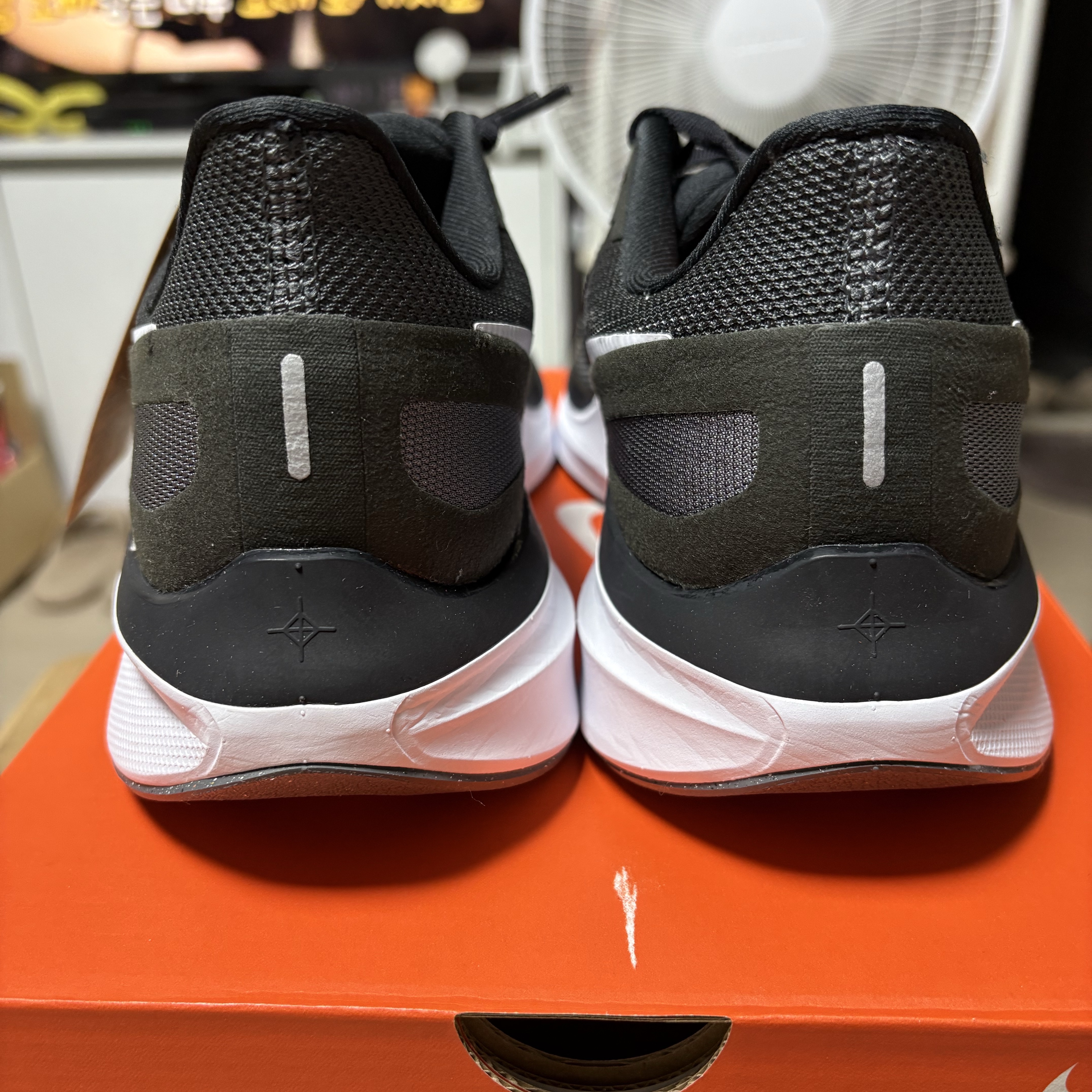 Nike Structure 25 Black Iron Grey 착용 스타일 - 5