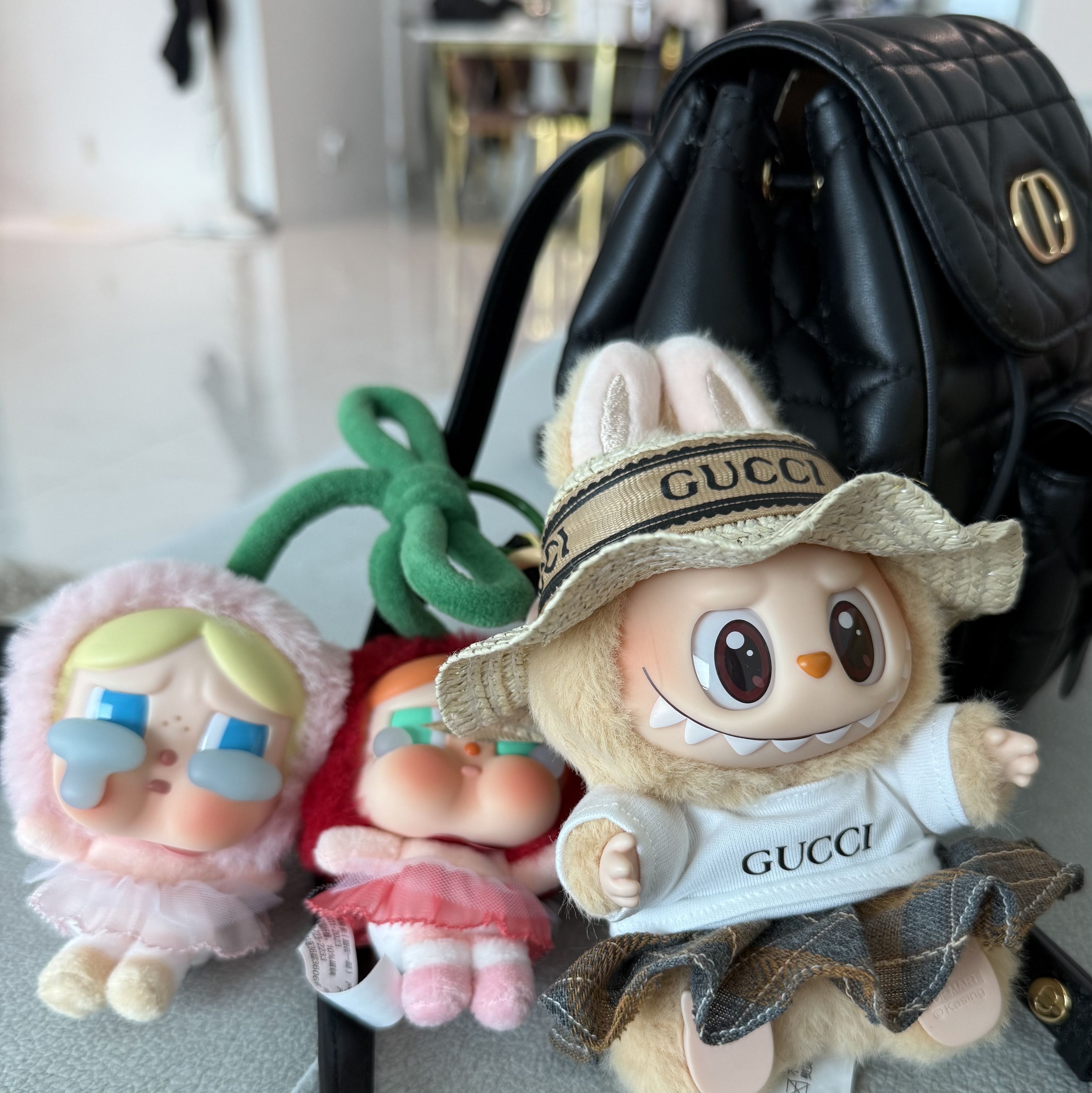 Pop Mart Crybaby Crying For Love Series Vinyl Plush 착용 스타일